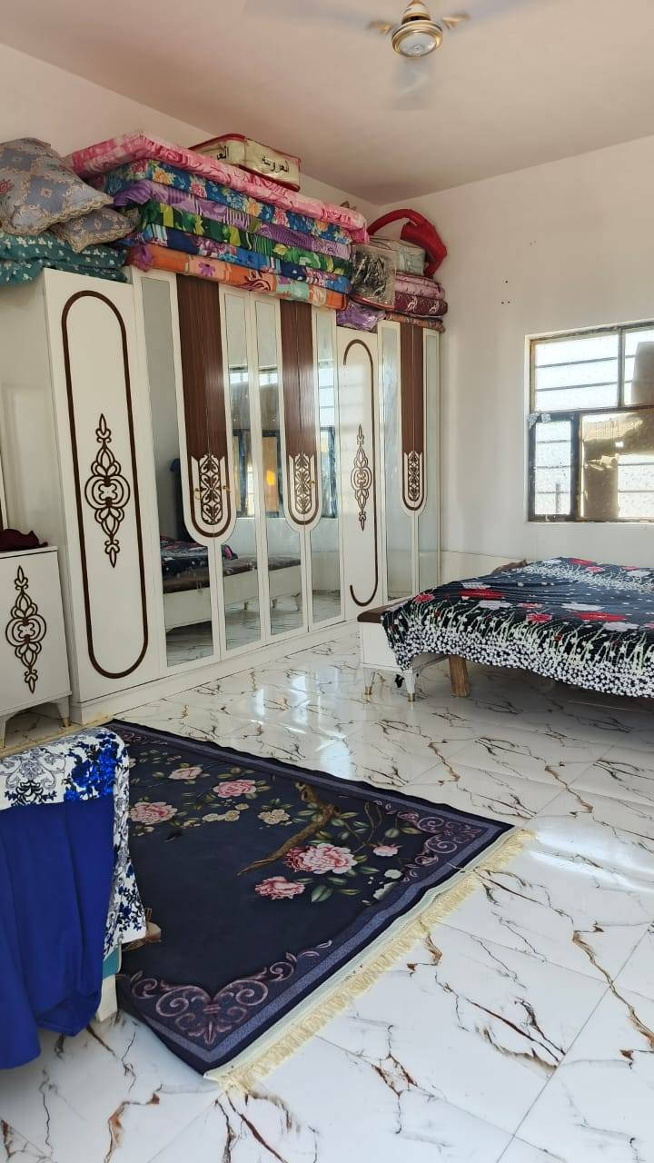 بيت للبيع شارع ابو الماش يم الجملون كل الخدمات متوفرت مساحة البية, 220 يبعد عن التبليط 200 متر مبني منه غرفتين وصحيات جاهز للسكن سعر البيت قفل 15 مليون للتواصل ***********
