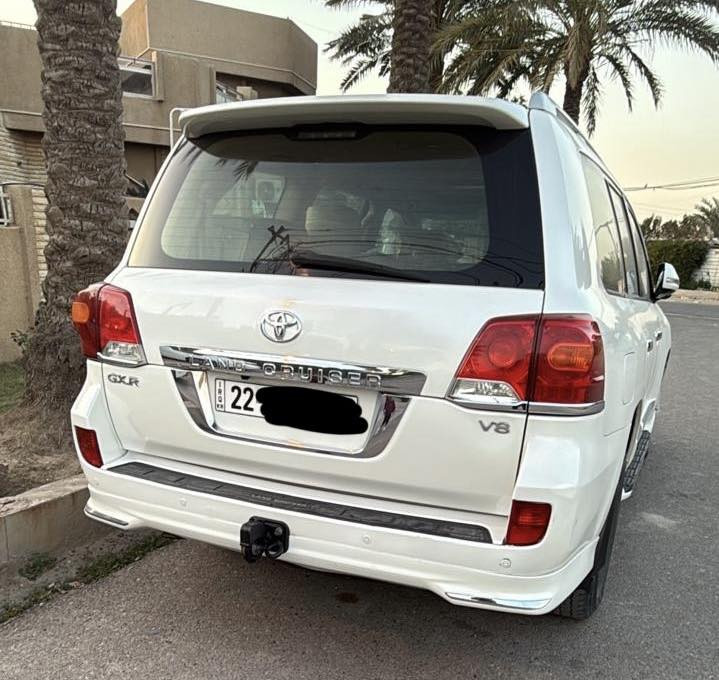 يا الله
لاندكروز 2012 V8 
*********** 
محرك 4600 
ماشية 205 الف 
فووول مواصفات رقم جديد 
محرك كير صدر كله مكفول 
بصمه تشغيل 3 قطع تبريد
7 راكب ثلاجة مريات شفط 
باقي مواصفات لاندكروز المعروفه 
سعر 328$ بيها مجال قليل 
مكان سيارة بغداد  سونار بالمنشور 
بيها 5 حالوبات فقط والبارد الموضح بالسونار ....
