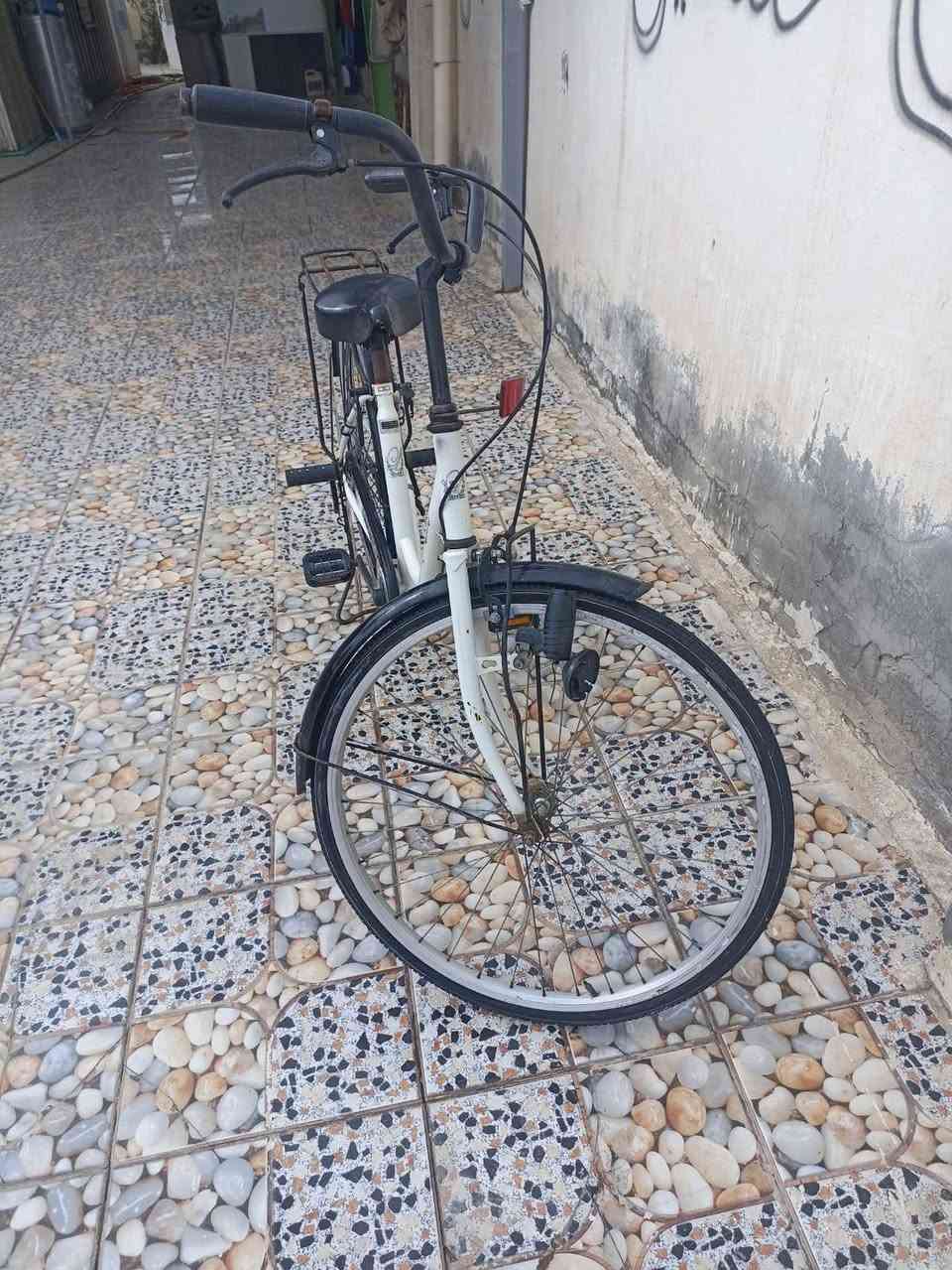 سلام عليكم متااااااح بايسكل حجم٢٦ ياباني اصل  س٨٠ وبيه مجال بسيط مكاني ديوانيه تقيه الثالثه ***********
