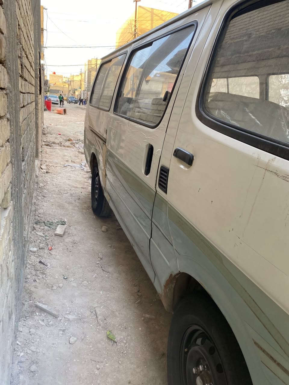 جنبي 2010 بدون راعي أتكفل سرقه  سنويه عضم  مكينه تجفيت جديد تخم تاير كامله  سعر 23  
***********
