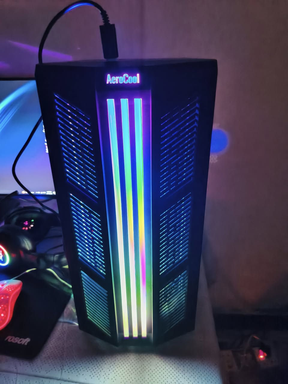 سلام عليكم pc مرتب للبيع 
ملاحظة 1 ابيع فقط كيس
ملاحظة 2 الكيس بي نقص رجل وحدة مرادفة مع الصور

مواصفاته :
المعالج: كور آي فايف الجيل العاشر فئة ال(f) 

مبرد المعالج: مبرد مائي من ليشب يرهم للأنتل و لل اي ام دي (كارتونته موجودة) 

مذر بورد : ام اس آي اج 410 ام - برو

كرت الشاشة: زوتاك كيمينك جيفورس جي تي اكس 1650 سوبر مروحتين 4 كيكابايت

الرام: ليكسر 16 كيكابايت (رامين كل رام 8 كيكابايت) سرعة الرام 2666

باور سوبلاي: ايرو كول سايلون 500 واط 80+

الهارد 1 : اج دي دي توشيبا تقريبا 1 تيرا بايت 2700

الهارد 2 : اس اس دي ليكسر 120 كيكا بايت

واي فاي: لا سلكي بدون واير

الكيس : ايرو كول 

Cpu: intel Core i5 - 10400f
FAN CPU: WATER COOLER LESHPX002 
MB: H410M A - PRO
Gpu: ZOTAC GAMING GEFORCE GTX 1650 SUPER TWIN FAN 4GB
RAM: LEXAR 16GB 2666 (8×2) 
Psu: AEROCOOL CYLON RGB 500 WAT 80+
HDD: TOSHIBA 1TB 7200
Ssd: lexer 120GB
WI FI: WIERLEES
Caes- AEROCOOL
📌 مكاني بغداد - مدينة - الصدر - قطاع ٣٠ 
رقم الموبايل ***********
السعر ٥٠٠ الف و بي مجال للطيبين و الشراي يدلل اخلي بعيوني
توصيل للأسف ما عندي
 تحياتي الكم 🌹
