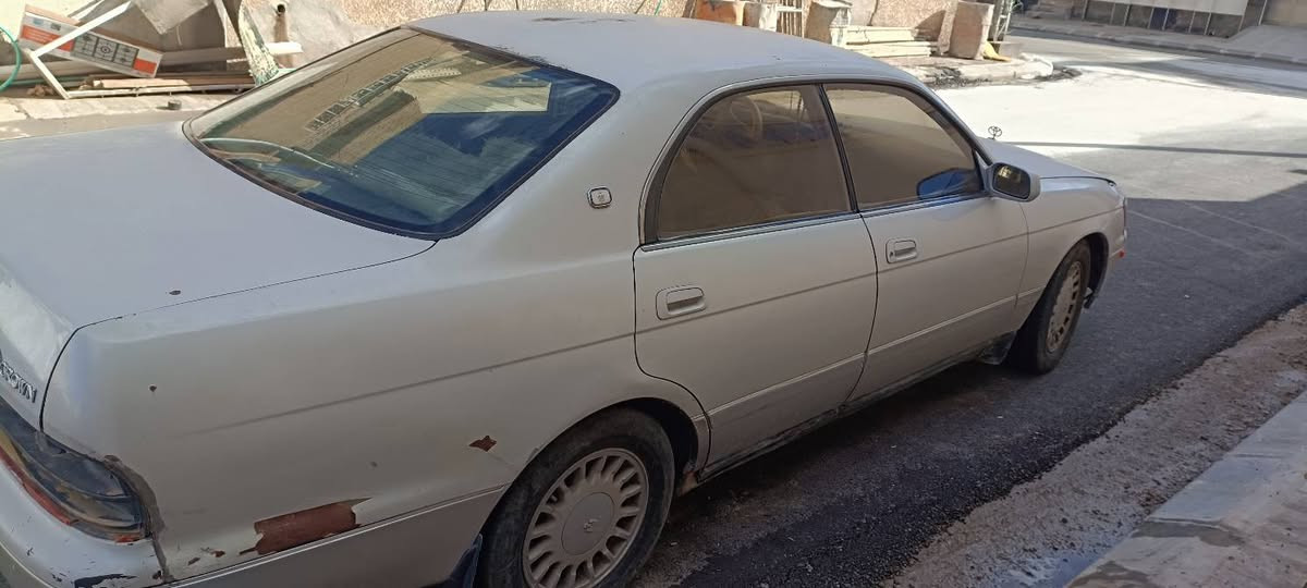 سياره بطه 1992 متصل السعر 45 ورقه وبيها مجال الرقم انبار خصوصي رقم الموبايل***********
