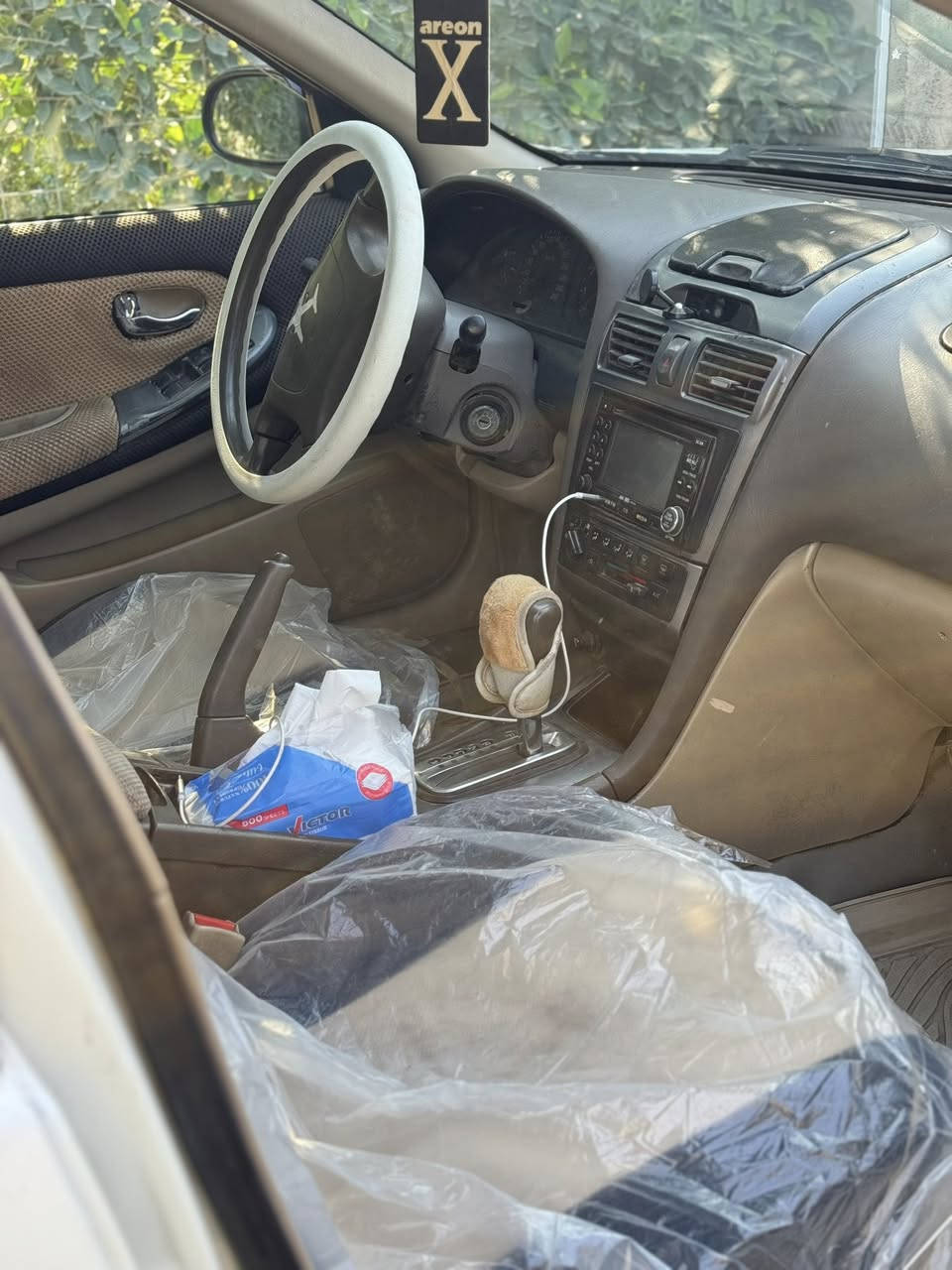 سلام عليكم نيسان مكزمه ٢٠٠١مكفوله من الصبغ مكينه كير حداديه كله جديد غرفته حلوه ما نقصه شي السياره السعر ٥٧بيه مجال رقم ***********
