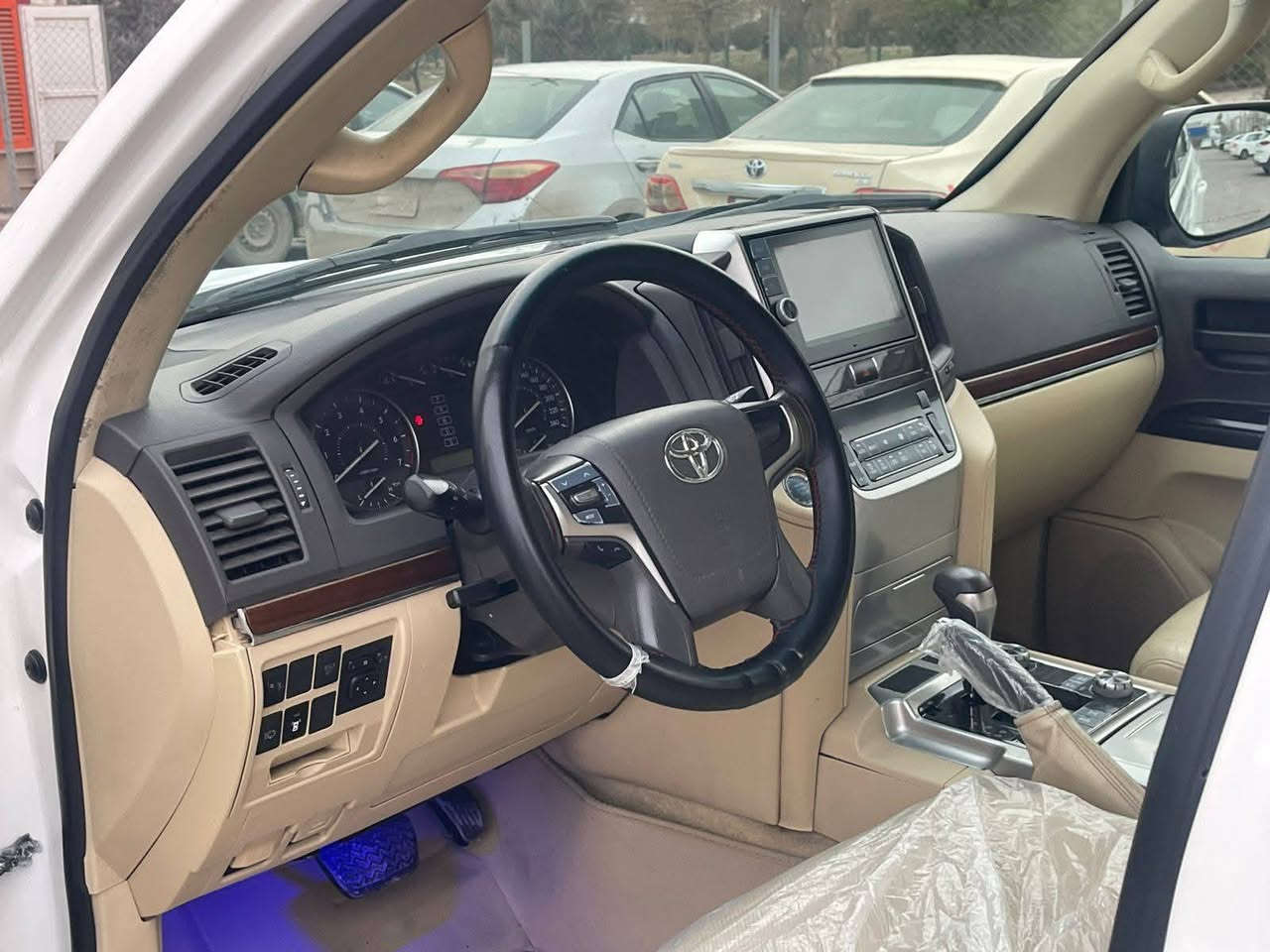 تۆیۆتا لاندگرۆزەر  2017  GXR - بۆیاخ عام -
 سەیارەکە نمونەیە لەجوانی
  کامل بۆیاغە  پێش و دواوەی کەپسە
 ئیرباگی نەتەقیوە
 هەموو گیانی بەشەرتە
 برانەوەش بەشەرت

سعر : لە کۆمێنت داوای بکە ڕاستەوخۆ بۆت دێت 📥 

 مەکینەی نەکراوەتەوە  

ژمارەی خاوەنەکەی 
***********
