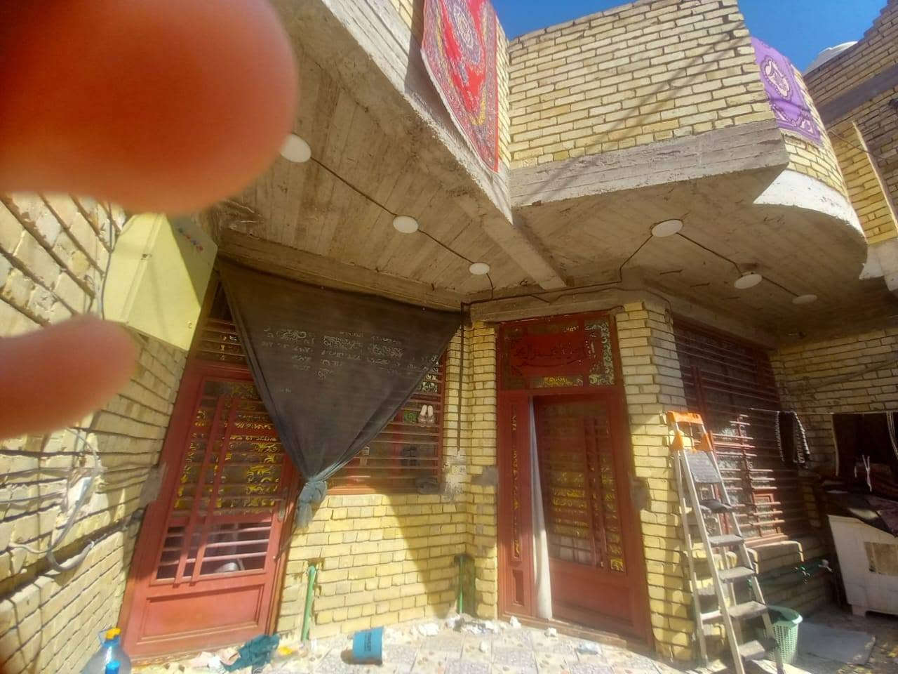 سلام عليكم بيت للبيع في رئاسه عبيدي شارع 20  
مساحه 140 متر  زراعي
طابق ارضي ستقبال مطبخ صاله كبيره 
غرفه نوم 1 حمامين 
طابق اول غرفه نوم وحمام وصاله 
البيت على شارع عريض 60 اسم شارع شارع الساده 
***********
