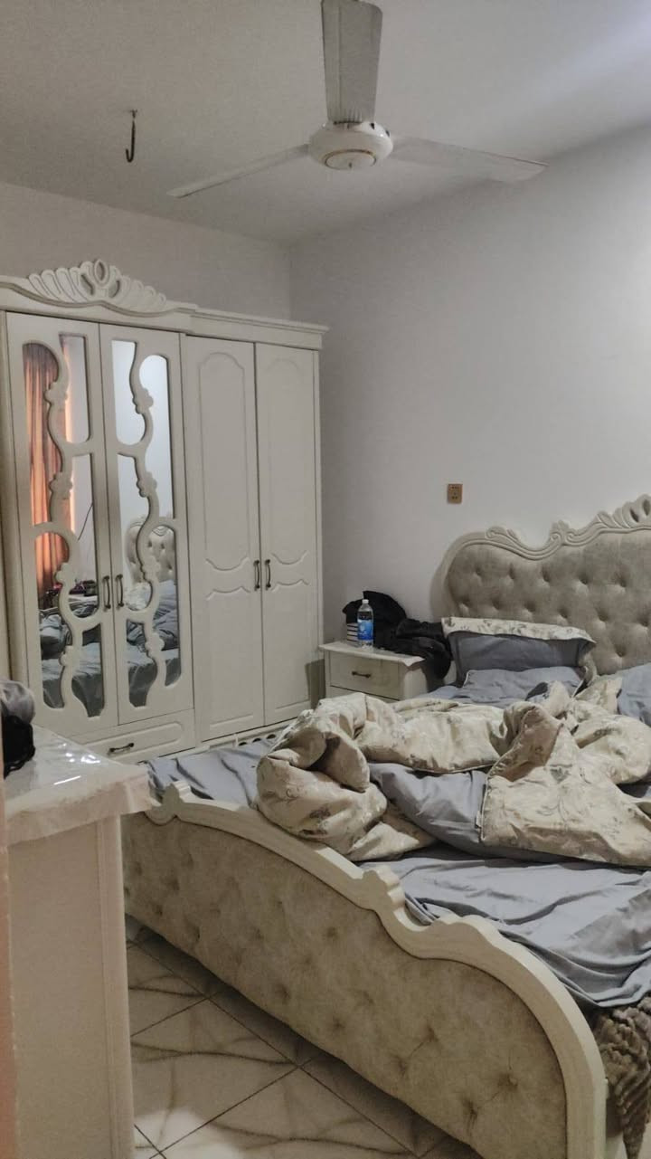 بيت مساحة 100مار مربع طابقين للبيع في حي القدس قرب متوسطة المسجد الأقصى للبنات 
استقبال وصاله ومطبخ وثلاثة غرف نوم وصحيات 
السعر المطلوب 165 وبي مجال 
للاستفسار الاتصال على الارقام التاليه أو زيارة مكتبنا الكائن في حي الانصار مقابل حي القدس قرب صيدلية الراية 
*********** واتساب 

***********

ابو زينب للعقار
