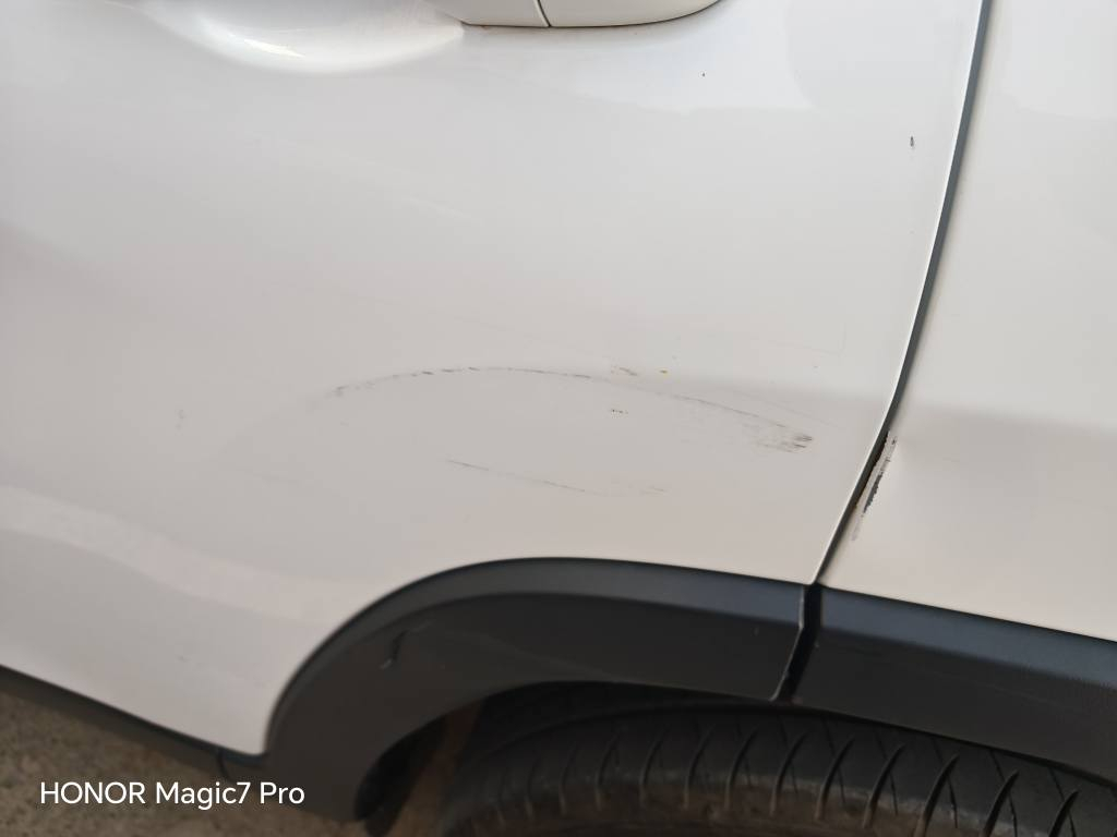 جيب شيروكي بزون 2019 للبيع
المواصفات 
محرك 4 سلندر اقتصادي 2400
كشنات جلد 
هاندبريك كهربائي
كامرة خلفية
شاشة كبيرة لمس
تبريد قطعتين
حساسات خلفية عمل
كشن السايق كهربائي 
لايتات + كشافات زينون ابيض
تحكم ستيرن 
مثبت سرعة
مانع انزلاق +ABS

وارد امريكي
الضرر جاملغ امامي فقط
وهنا بالعراق صارت عندي ضربة بالدعامية خفيفه وشخط بباب السائق يتصلح بارد
السيارة ماشيه 88 الف ميل

السعر  115 وبيه مجال 
مكان السياره بغداد بسماية

للاستفسار التواصل على الخاص او الواتس اب والسيارة باسمي رقم اربيل
***********

رقم الشاصي والصور مال تصليح الحادث مرفقة
‏1c4pjllbxkd154351 بغداد, العراق
