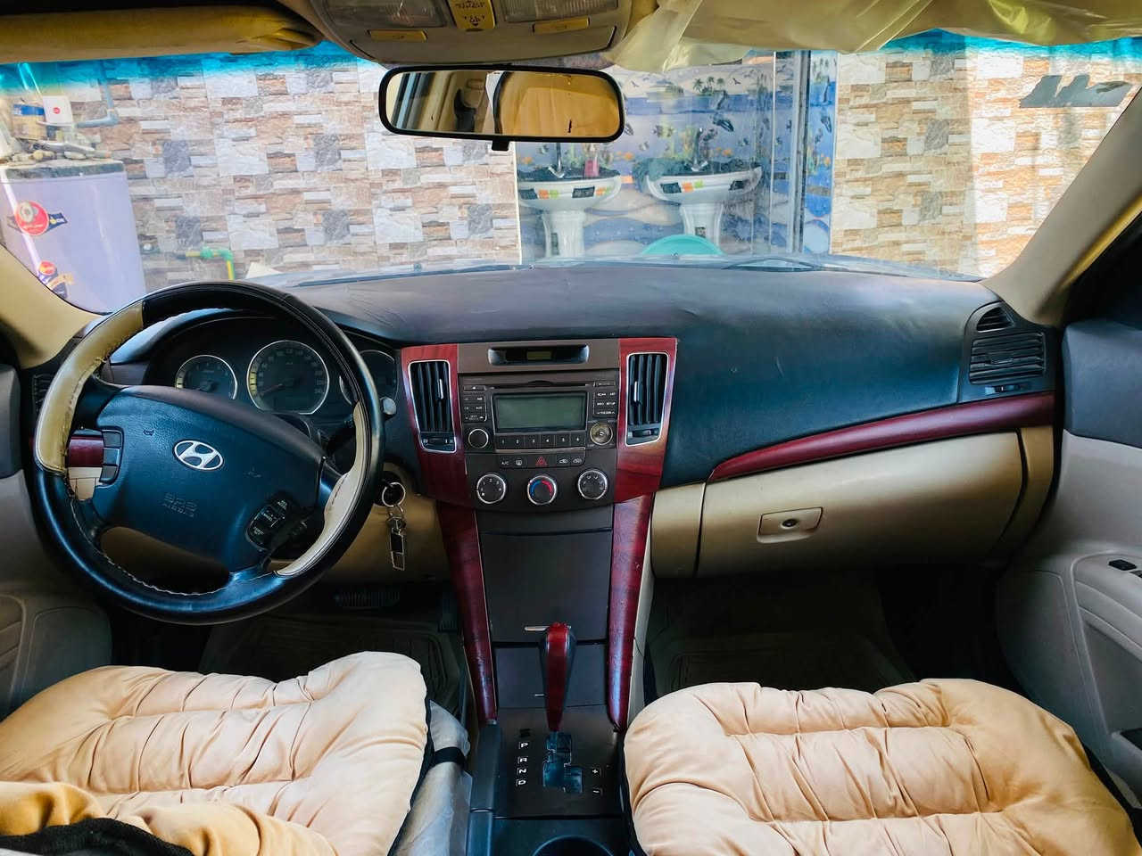 السلام عليكم 
سوناتا ٢٠٠٩ خليجي محرك ٢٤٠٠ رقم سليمانية دولي بأسمي كفاله كير ومحرك مصبوغه حزام ضربتها جاملغ خلفي بسيطه السعر ٩٥ وبيها مجال مكان السيارة حلة الحمزة الغربي 
***********
