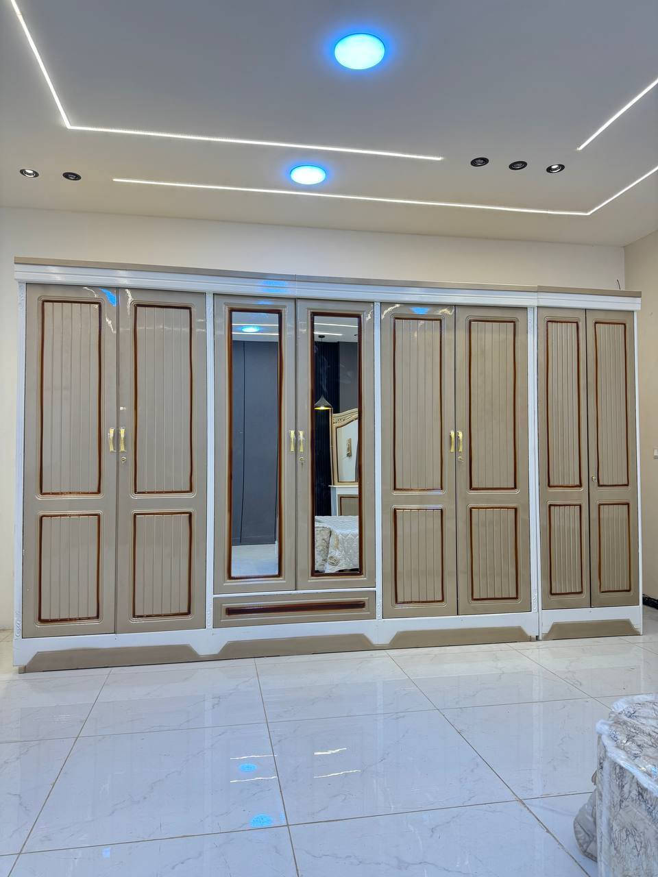 #غرف_النوم_العراقية_بتصميم_تركي غالبًا ما تجمع بين العناصر التقليدية العراقية واللمسات الجمالية التركية. تتميز هذه الغرف بالتفاصيل الدقيقة والزخارف الجميلة، 
#مثل_النقوش_اليدوية_والخشب_المنقوش. 
غالبًا ما تكون الألوان دافئة ومريحة، مثل درجات البني والبيج، مع لمسات من الألوان الزاهية. #تُعتبر_هذه_الغرف_خيارًا_رائعًا_لمن_يرغب_في_الجمع_بين_التراث_والتصميم_الحديث.

#توجد_خدمة_توصيل_لجميع_المحافظات

https://t.me/homemakinga


**إذا كنت صاحب هذا الإعلان وتريد حذفه لأي سبب، رجاءا أرسل رسالة إلى الدعم الفني**