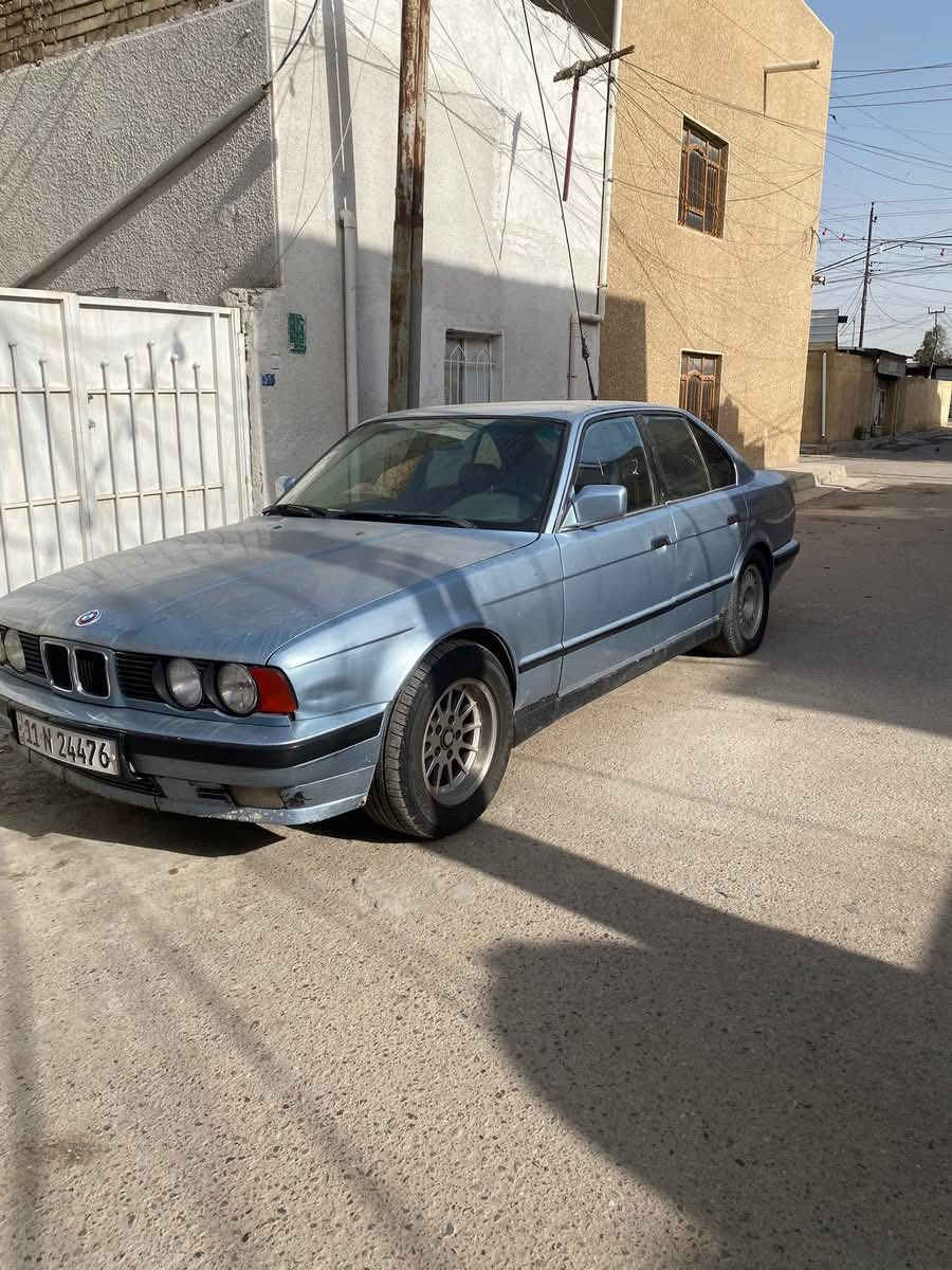 السلام عليكم 525iمديل94مسكر فانوس كير اوتو
كير ومكينه كفاله 
ضفيره واير مملعوب بيه ع البلاد حته جرس الاعطال شغال بيه 
كهربائيات كله شغاله 
لون مميز 
سياره عليه ادامه كامله ومال جناي 
سياره جاهزه تشغل وترايك للبصره 
٣انضمه قياده شغاله 
نقصه راديتر التبريد مزروف غير هلشي اتكفل بيه اني 
بيه رصعات بسيطه موضحه بلباب الخلف السايق والجاملغ وقبق الصندوك من فوك 
سعر ٥٥$ وبيه مجال بسيط 
سياره تسوه مال جني 
وقله تلكه مكفوله كير ومكينه وضفيره كله من الطول للطول مملعوب بيه 
وكلشي موجود بلسوك  جماعه ال ٤٥$ لتعلق 
عنواني بغداد الزعفرانيه 
هذا رقمي وبيه واتساب 
***********
