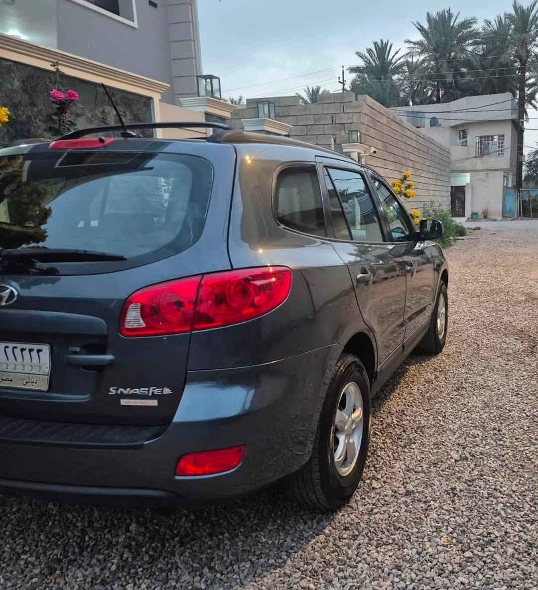 السلام عليكم
للبيع فقط هونداي سنتافي 2008
المواصفات:-
محـرك ستة سلندر 2700
تحكم ستيرن جهتين
سبعة راكب
شاشة أندوريد وكاميرة خلفية 
تخم تاير جديد
بيها قطعتين صبغ السيـارة كاملة 
وبدون اي نقص 
كير ومحرك كفاله بشرط
رقم ديالى مميز (22333) بأسمي 
السعر 120 وبيه مـجال بسيط   
للاستفسار :- ***********
