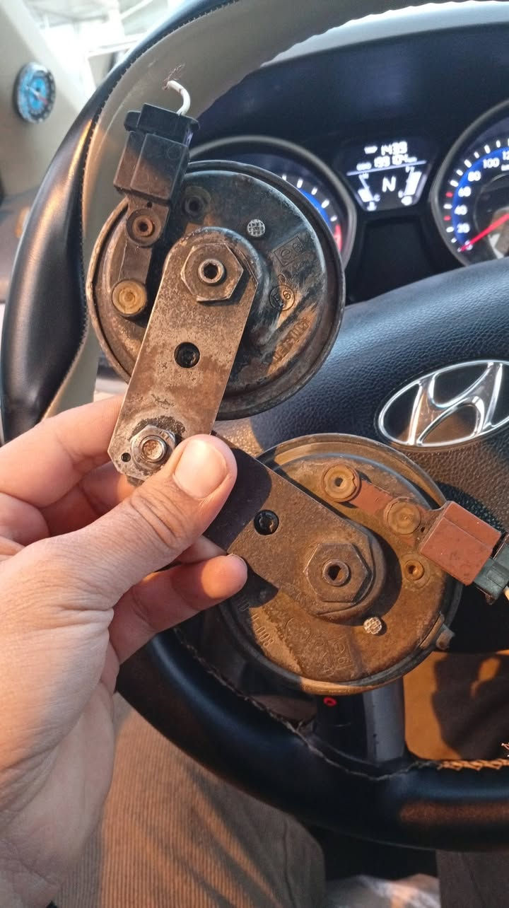 سلام عليكم هورنات سيدان فيشه حمره بيشه سوده البيع السعر 150وبيهن مجال مكاني نجف هاذة رقمي ***********
