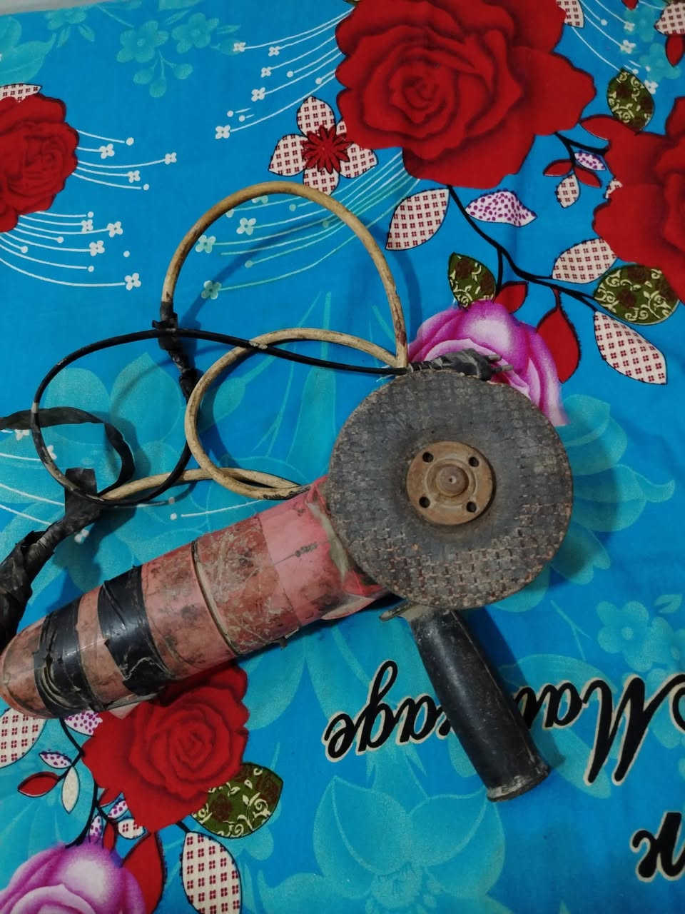 سلام عليكم اخوتي... إكسبيوكس نسخة الاورجينال الأصلي يحتوي على أكثر من 200 للعبه ومن ضمنهن درايفر وماين كرافت وحروب اخرى وبي قرص كرة قدم ولكن انترك وهوه شغال يحتاجله تنضيف من الداخل لكي يعيد نضامه... وكوسره شغاله بدقه جميله نضام محركه ممتاز سعرهن ثنينهن 50 المكان جسر الدوار قرب أسواق الصابيات رقم الهاتف *********** الي يحب يتواصل معي تحياتي لكم
