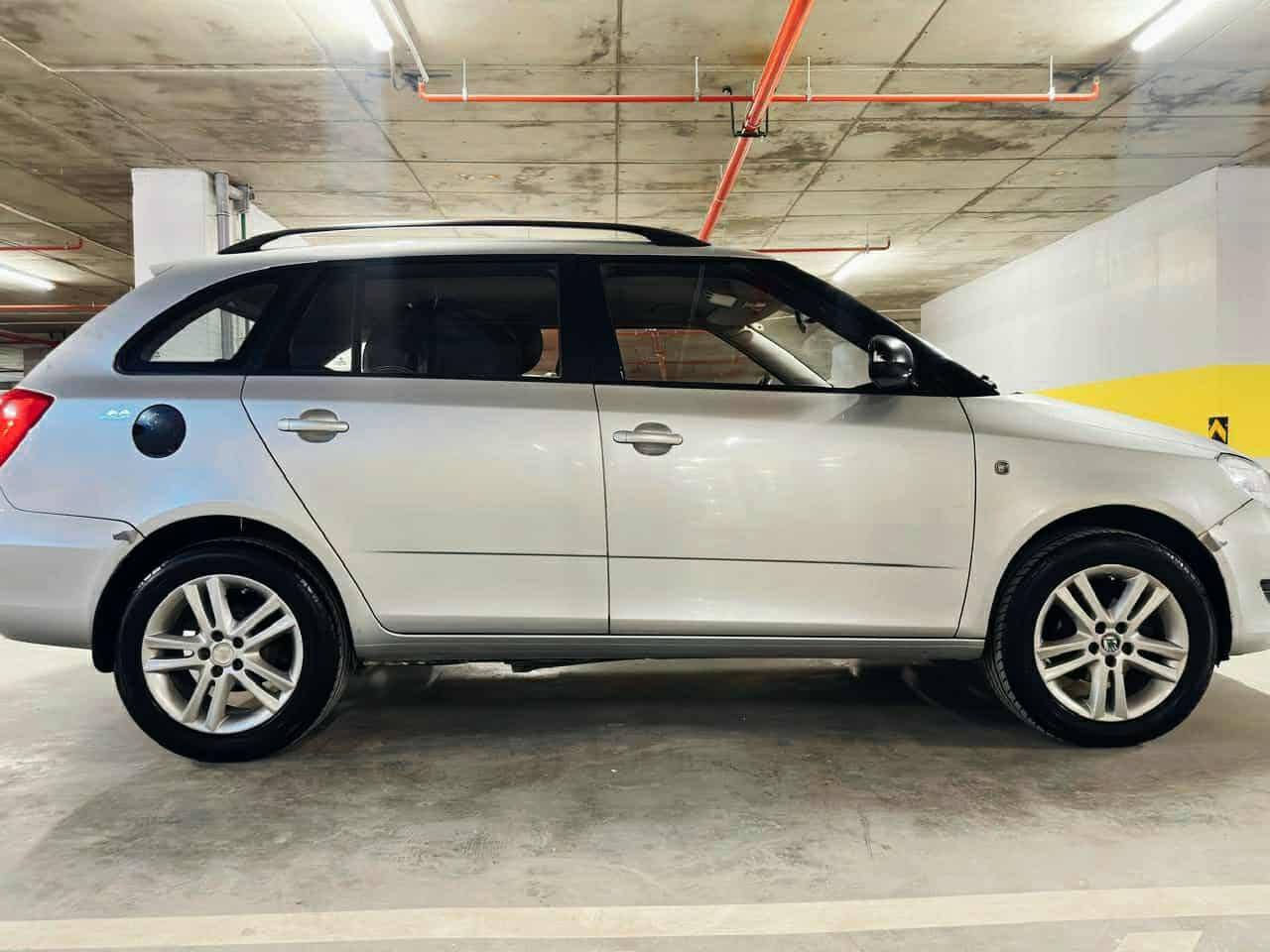 سکۆدای فابیا
مۆدێل 2014  سفری کوردستان 

دەعامی بۆ دەعامی بۆیاخی نیە تەنها دوسێ پەلە ساردی بچوکی هەیە

مەکینەو گێڕی کەپسە نەکراوەتەوە 

٤جام کارەبایە  ئیستەیتەو تابلۆ و ساڵانەی تازەیە 

تازە چوارتایەی بۆگۆراوە سێرڤسی گێڕو مەکینە کراوە 

سەیارەیەکی پاک و خاوێنەو ماڵی دۆستە 

8700$ کەمێک مامەڵەی تیایە

*********** السليمانية, العراق
