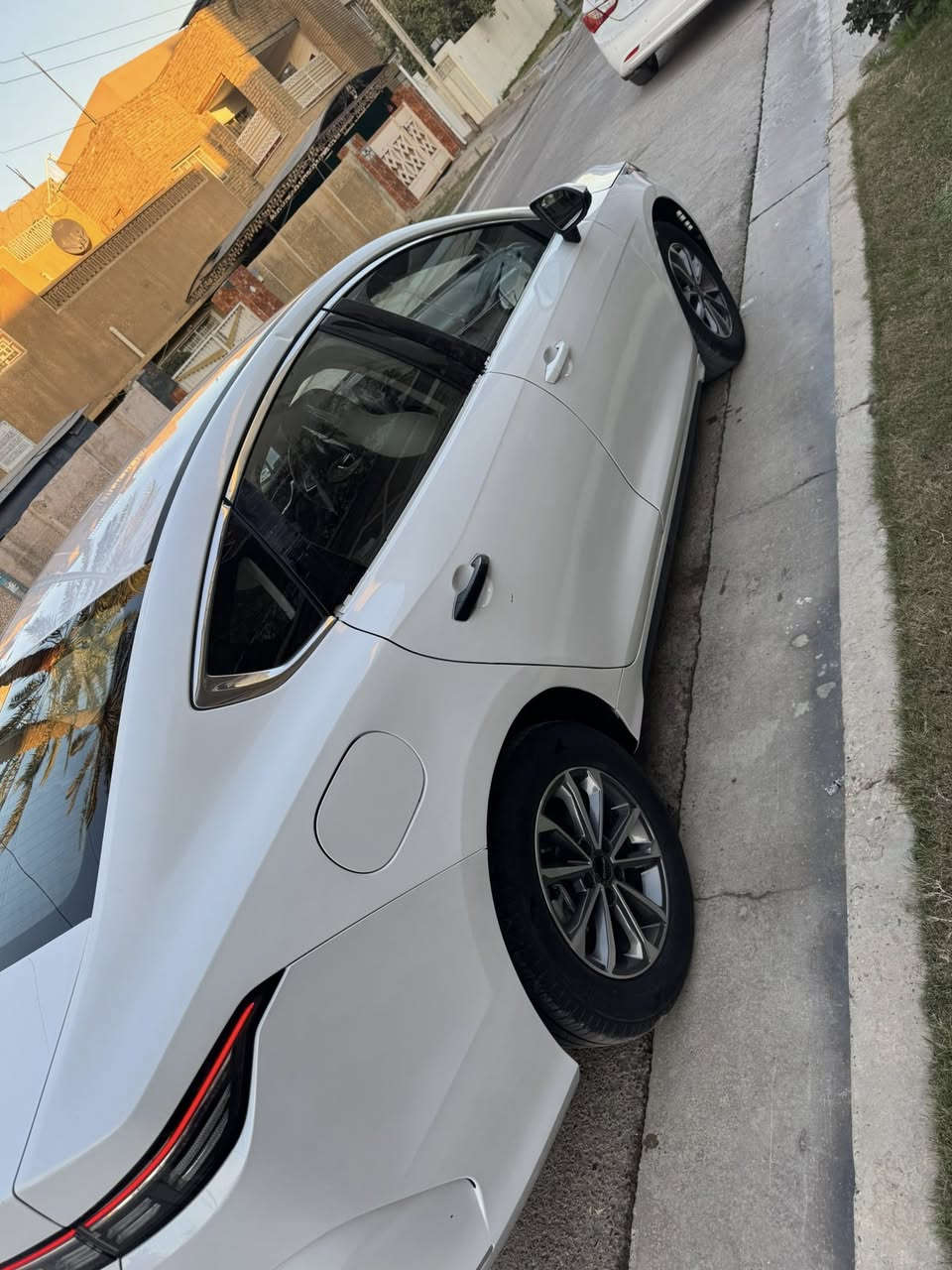 س ع زيرو 20 مليون ديسترويل بيه حادث بابتين وهلال مصبوغ وكامل سياره زيرو ماشيه 2 الفين باسمي مطلعه زيرو بس صار بيه حادث سعر 17500 يعني 117 ورقه مكاني بغداد اليرموك ***********
