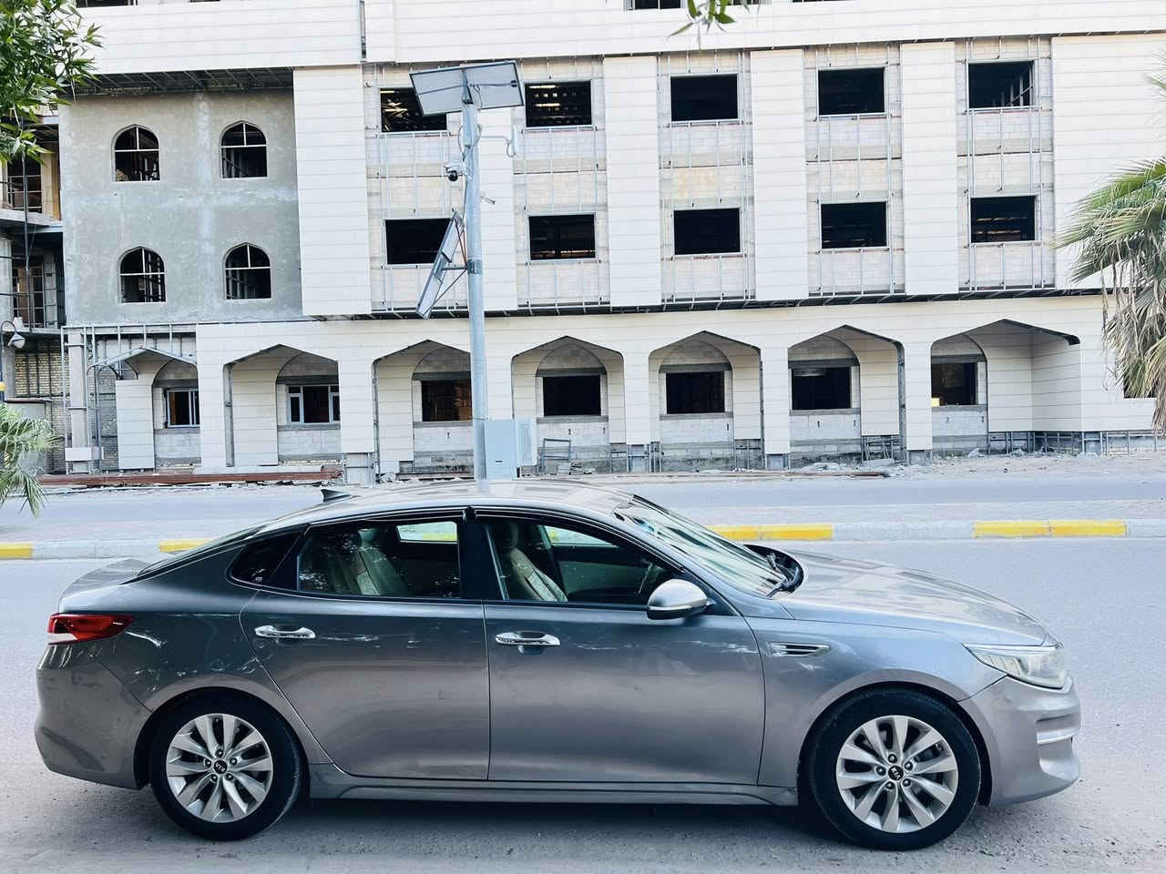 سلام عليكم للبيع اوبتيمه 2016امريكي
بيه جاملغ وبنيد ورشه بل باب السدر بدون اي عابر 
محرك 2400حداديه تبريد كله جديد 
مواصفات شاشه كأمره دواره تحكم استيرن 3وضعيات قياده وبعد بيه مواصفات ماشيه 140✅ 
للستفسار ***********.      السعر 108وبيه مجال
