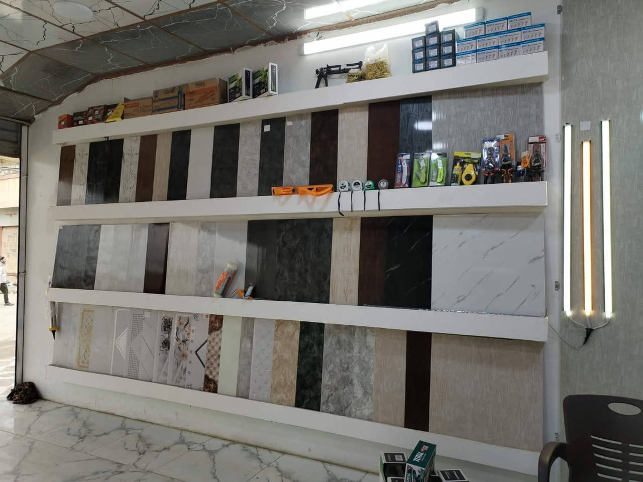 للعمل كافة انواع الديكورات 
***********سيداحمد
*********** ابوكرار
*********** أبو محمد
