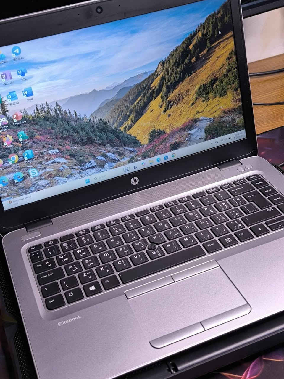 ✨ أداء عملي وسعر اقتصادي مناسب للجميع

💻 HP ProBook 640 G4
خيار مثالي للطلاب والموظفين وكل من يبحث عن جهاز يعتمد عليه في الاستخدام اليومي والعمل المكتبي بسلاسة وثبات.

🔅 الموديل:
HP ProBook 640 G4

🔅 المعالج:
Intel Core i5 – الجيل السابع
أداء مستقر لتشغيل البرامج المكتبية والتصفح والعمل المتعدد

🔅 الرام:
8GB DDR4
سرعة جيدة لتعدد المهام بدون تهنيج

🔅 التخزين:
256GB SSD
إقلاع سريع للنظام وتشغيل فوري للبرامج

🔅 الشاشة:
14 إنج
حجم مثالي للتنقل والاستخدام اليومي

🔅 الكيبورد:
ستيكر عربي / إنكليزي
جاهز للاستخدام بكلا اللغتين

💰 السعر:
250,000 دينار عراقي شامل توصيل وحقيبة وماوس 

🔥 جهاز اقتصادي بموثوقية عالية من HP مناسب للدراسة والعمل اليومي 🚀

🔹 الحالة: وارد اوربي غير مستعمل بالعراق (كالجديد) نظافة 95% فما فوق 
🔹 البطارية: بحالة جيدة(ضمان ساعه فما فوق)

■ ضمان(١) فحص وتشغيل امام المندوب 
■ ضمان(٢) استخدام اسبوعين اي خلل مصنعي يتم الاستبدال بنفس الموديل


**إذا كنت صاحب هذا الإعلان وتريد حذفه لأي سبب، رجاءا أرسل رسالة إلى الدعم الفني**