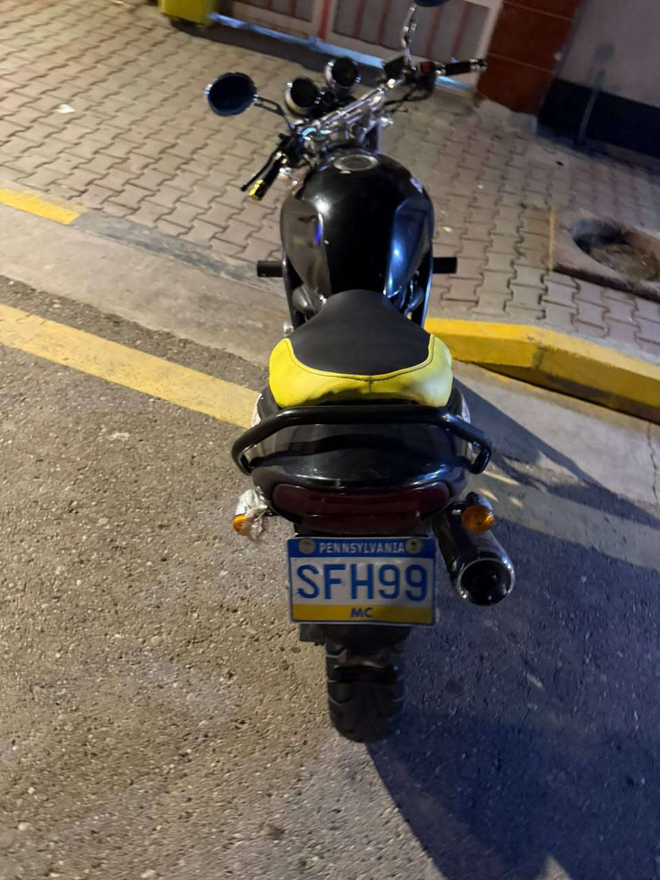 دراجه بانده ساسوكي للبيع الدراجه نضيفه ومحركه كلش حلو 
ماعيزها كلشي بانزين ودهن واذا تريد انت ذبلها بس التانكي يم السمكره يعيد الصبغ مالته  سعرها بمليون و200  
واتصل ودللل ***********
