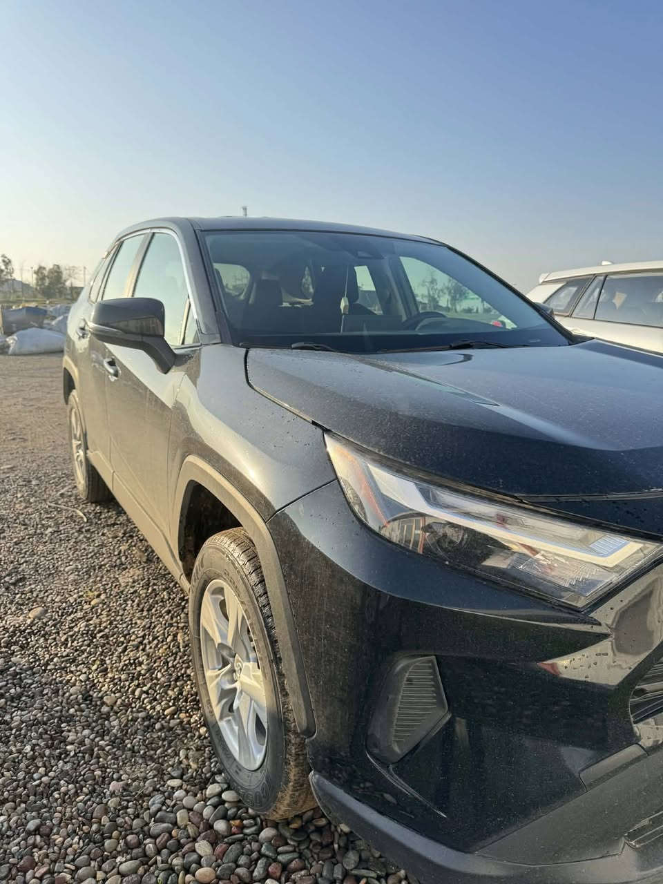 -مۆدێل ٢٠٢٤ مواسەفات LE AWD ڕەنگی ڕەش ئەمریکی ڕەقەم کاتی هێشتا دوو مانگ و نیو بەسەرچوونی ماوە.
-سەیارەکە پێش و پشت کەپسی زۆر خاوێنە و گێڕ و مەکینە و ئێرباگ کاملی بەشەرتە.
-تعدید سرعە و خەتی جادە و کامێرای پشتەوە و هەرچوارلا ڕادارە.
-تایە و ویل گۆڕدراوە و تازە خراوەتە سەری.
-فەحس و هەزەی تازە بۆ کراوە.
-(٢٤٠٠٠) کیلۆمەتر ڕۆیشتووە.
-سەیارەکە چامڵغ تۆزێکی و دەرگای سایەق هەیەتی فەقەت دەعمەکەی زۆر بەسیتە و بەبێ ئەوەی ناوی بگرێت بەشەرت و بۆنیتی کەمەک شوێنی وردە بەردی هەیە ئەویش کامل قەڵەمکاری بۆکراوە و زۆر بچووکن.
-سەیارەکە نرخی (٢١٠) وەرەقە و کەمەک مەجال ژمارەی تەلەفۆن (***********) تکایە گەر موشتەری نیت بێزارمان مەکە.
