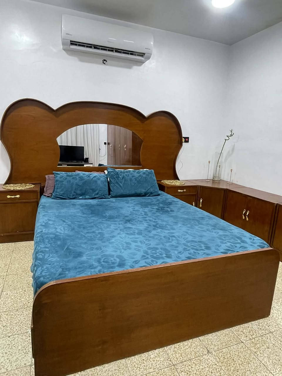 الشعب حي التجار قرب الأسواق المركزيه.  كنتور 3 متر سعره 600وبي مجال


**إذا كنت صاحب هذا الإعلان وتريد حذفه لأي سبب، رجاءا أرسل رسالة إلى الدعم الفني**