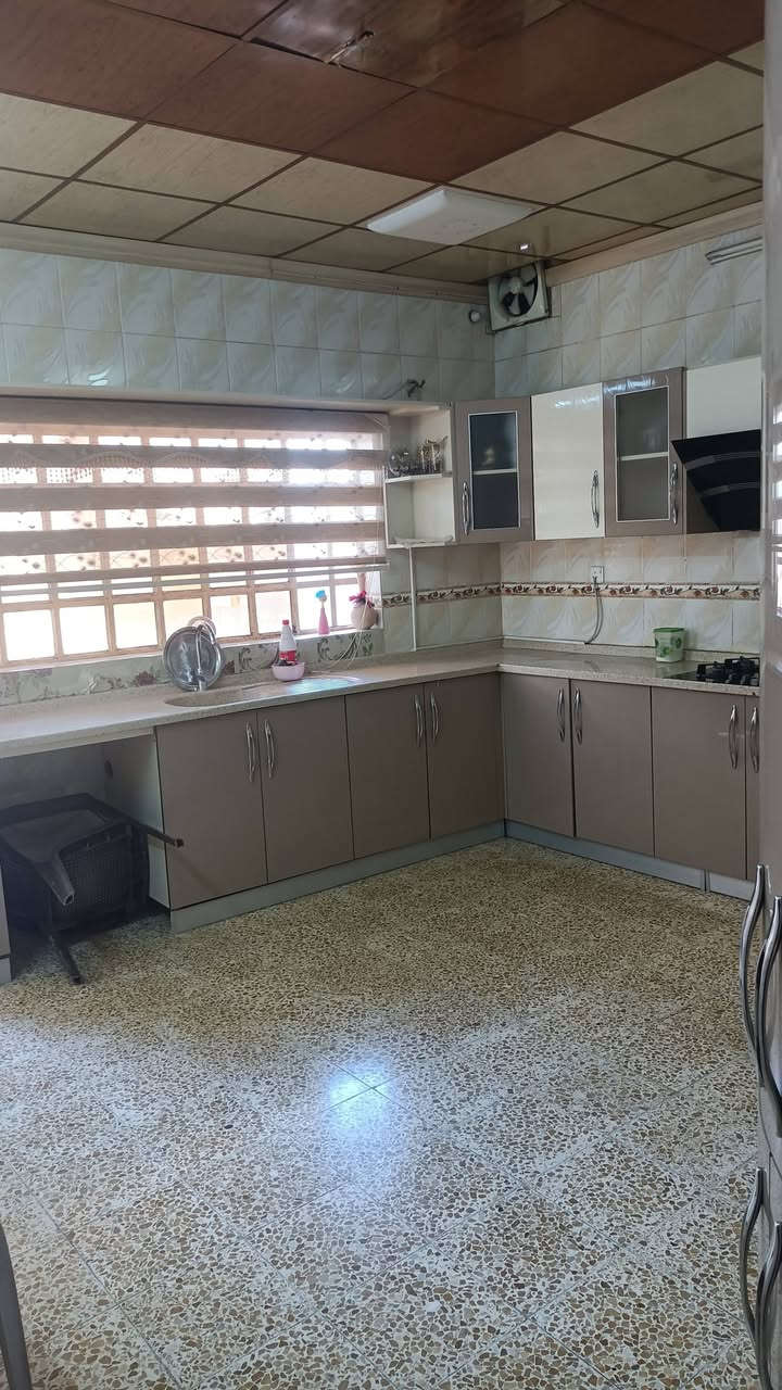 دار للبيع طابو صرف بأسم شخص واحد بسعر مناسب مساحة 203 متر ركن طابق واحد يتكون من غرفتين نوم وهول واستقبال وبيتونه كركوك 1اذار الفلكة الأولى قرب مسجد نورالهدى البيت فارغ تسليم المشتري مباشرة لمعرفةالتفاصيل الاتصال بالرقم***********
