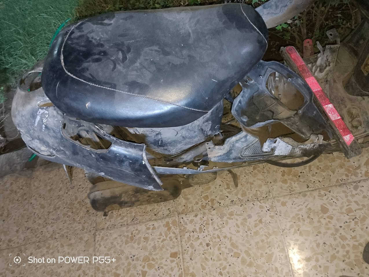 سلام عليكم دراجه بطه 
تفصيخ 
ميكنه شغاله تريده كامله 
تريد افتحلك منه غراض 
سوادات كامله ترايش حاضنه جنطه كشن 

تايرات جدد 
دبلات شغاله ماشه 
مكاني الكاضميه 
واسعار حيل مناسبه جدا جدا 
توصيل ماعندي 
تجي وتشوف بعينك
***********
