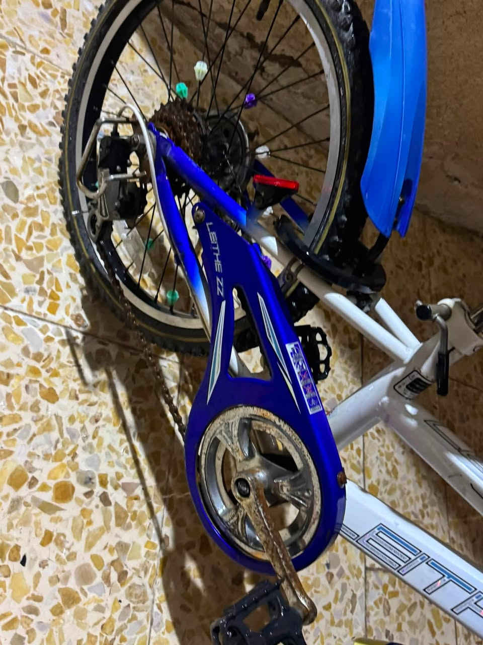 سلام عليكم بايسكل لبيع جديد كلش شخط ما بيّ الدينمو مالته حساس بس بال ضلمه يشتغل
بدلات خلفيه 8نمر
حجم 20
جسد والويل المنيوم
باله امريكي
سعر 100
مكاني بصره قديمه
***********
