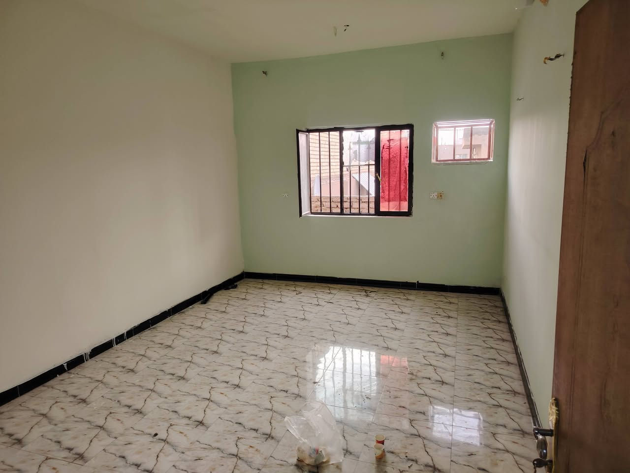 بيت للبيع 160 متر 3 طوابق مسلح 
في الشعلة. قطاع 12 شارع مدرسه النزاهة

2 فرع مقابيل مدرسه النزاهة 

مسلح اعلى من الشارع بايتين

الطابق الاول 2 غرف وستقبال وخدماته

الطابق الثاني 3 غرف وخدماته

الطابق الثالث 2 غرف

السعر 240

***********
