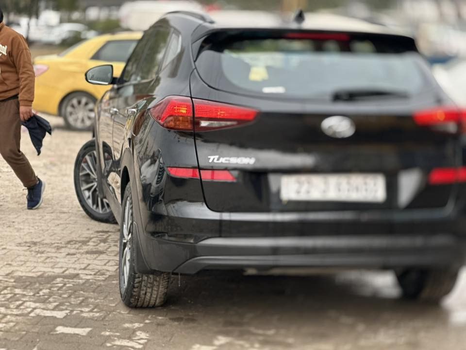 السلام عليكم للبيع فقط توسان 2020 وكاله الكاصد فول الفول 1/1بيها بارد بلجنطه وصبغ بهلال جاملغ الخلفي فقط الباقي كفاله عامه رقم اربيل باسمي شرط التحويل ماشيه 100 الف كم 
مواصفات سياره فول بنراما لايت4 عدسات كشنات كهرياء شاشه وكامرا حساس امامي خلفي لد نهاري لد خلفي ويل كب ويل كب 5 ويل كب مري شفط السعر 200 وبي مجال بصيط جدا مكاني بغداد الحريه ***********
