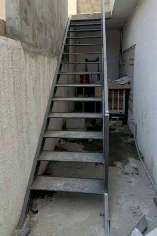 حدادة ابواب وشبابيك 
أين يقع موقع المحل؟: 
موصل صناعة الكرامة حي الكرامة جانب ايسر 
هل الأنواع المعروضة مستعملة أم جديدة؟: 
جديدة
هل تقدمون خدمة التوصيل؟: 
نعم
ما هو السعر لكل باب أو درج؟: 
بالاتفاق 