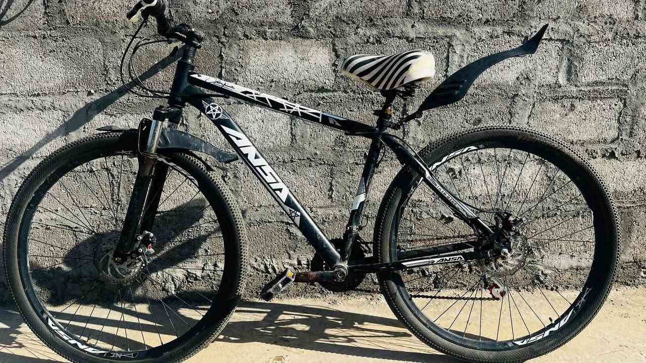 بايسكل للبيع حجم 29 سعر 100وبي مجال


**إذا كنت صاحب هذا الإعلان وتريد حذفه لأي سبب، رجاءا أرسل رسالة إلى الدعم الفني**