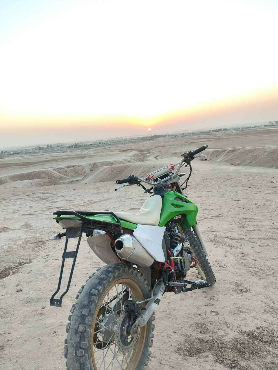 سلام عليكم
الدراجه CRX
2023موديل
محرك 300cc
لاسوت ولا بوغار
كارباى شغال 
رقم ***********
