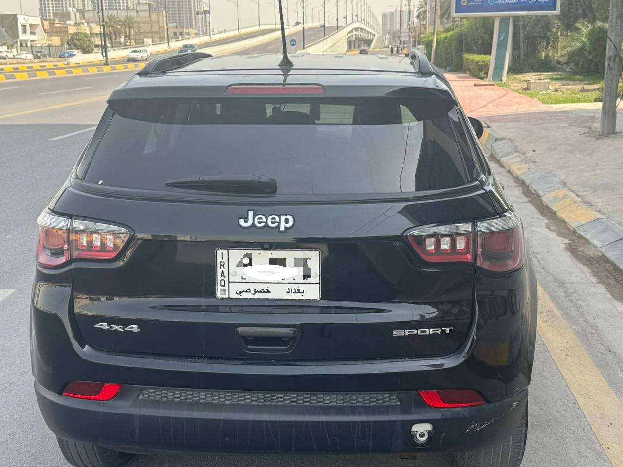 ‎Jeep Compass
‎اللون : اسود
‎السعر 118 بيه مجال
‎عداد المسافة :50 الف ميل
‎حجم المحرك : 4 سلندر ( 2.4L )
‎ناقل الحركة : گير اوتوماتيك وعادي من 8 سرعات
‎المواصفات :
‎دفع رباعي
‎شاشة لمس
‎كشنات مخمل هيتر تدفئة 
‎هيتر ستيرن
‎تحكمات ستيرن جهتين
‎تبريد وتدفئة قطعتين امامي وخلفي
‎مثبت سرعة ذكي تفاعلي
‎بصمة 
‎تشغيل عن بعد
‎سايد بريك بصمة
‎مانع انزلاق
حادثها باب امامي مع جاملغ امامي وموجوده صور الحادث
وهنا بيها طخات بأماكن مختلفه مع صبغ 
شبه حزام 
مكفول الدواخل وحاليا بيها جراد بالبنيد وبدايه الجاملغ من فوك
وحداديه اماميه وسط
*********** للاستفسار واتساب او اتصال 
 بغداد المنصور بغداد, العراق
