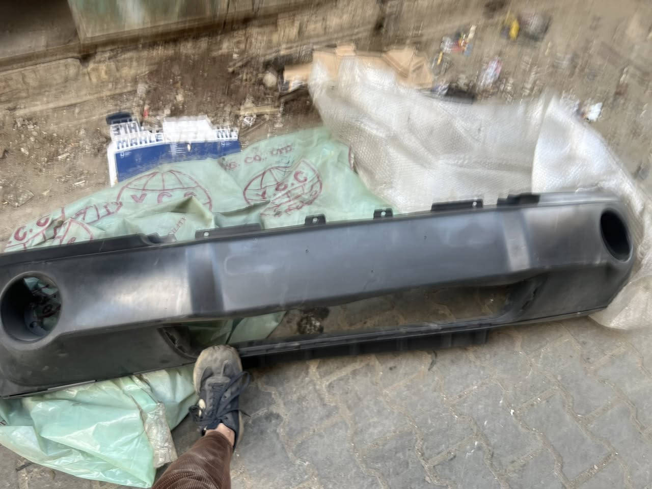 توجد ادوات لاريدو من 2005 لل2010 محلات الاندلس ساحه الطيران *********** يوجد ادوات صدر مع صيانه
