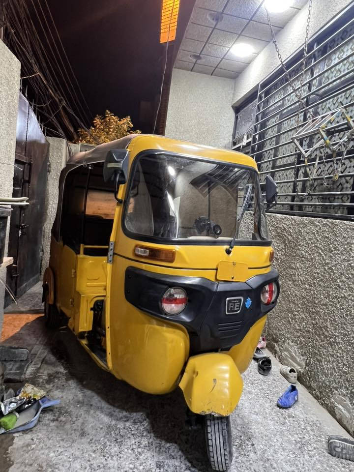 السلام عليكم تكتك موديل 21 أوراق المصطفى 7ورقات اصليه مابيها قطره صبغ تكتك كلها بلاد الدوس بلاديه بيها شويه تخطخات موضح بل فديو تكتك على وضع الشركه مكينه خير مہَטּ الله تخم تاير جديد كهربائيات كلها شغاله السعر 6و600وبيها مجال مكاني بغداد الامين الثانيه الهاتف :***********
