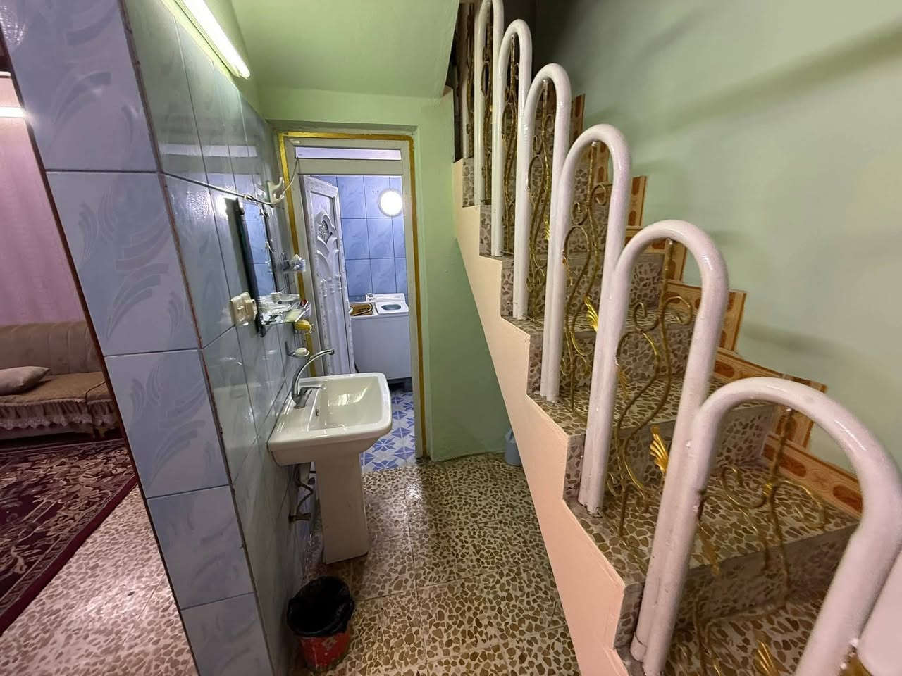 بيع مستعجل ب 110 وبي مجال 
بيت  للبيع  🏘في حي الميثاق👌👌خلف ماركت النور 🏬
مساحه الدار   105✅ ملك صرف  📜🫆 الدار مكون💥💥طابق ونصف☑️ غرفتين 2 نوم  🛌
هول عدد 2 👨‍👩‍👧
مطبخ  عدد 2🍽🍽حمام عدد 2🚿🚿صحيات عدد 3🚽
استقبال🛑 مع كراج .. يرهم معارضه مع بيت بلملايين حصرا يكون أكبر مساحة منو ... للاستفسار الاتصال***********@
