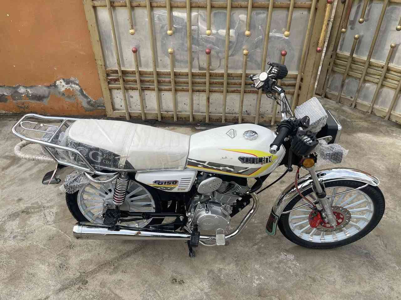 سلام عليكم شباب 🤍
سيفان للبيع موديل 25 دراجه بعدهه زيرو وستخدام شخصي ونضافتها كدام عينك خير من الله  ✔️

دراجه زيرو بمعنى الكلمه 🔥 

مكفوله كفاله عامه وكلشي بيهه شغال 💯

سعرهه 775 ✅ وبي مجال للطيبين 

ملاحظه شباب بلمعرض كاعد تنباع بسوك ب 950 واكثر  اني دابيعلك جوه سوك 

والي ميعرف بسعارهن ينورنه ب كلمة طيبه 
***********هـ                
مكاني ديالى جسر خرنابات 📍📍
