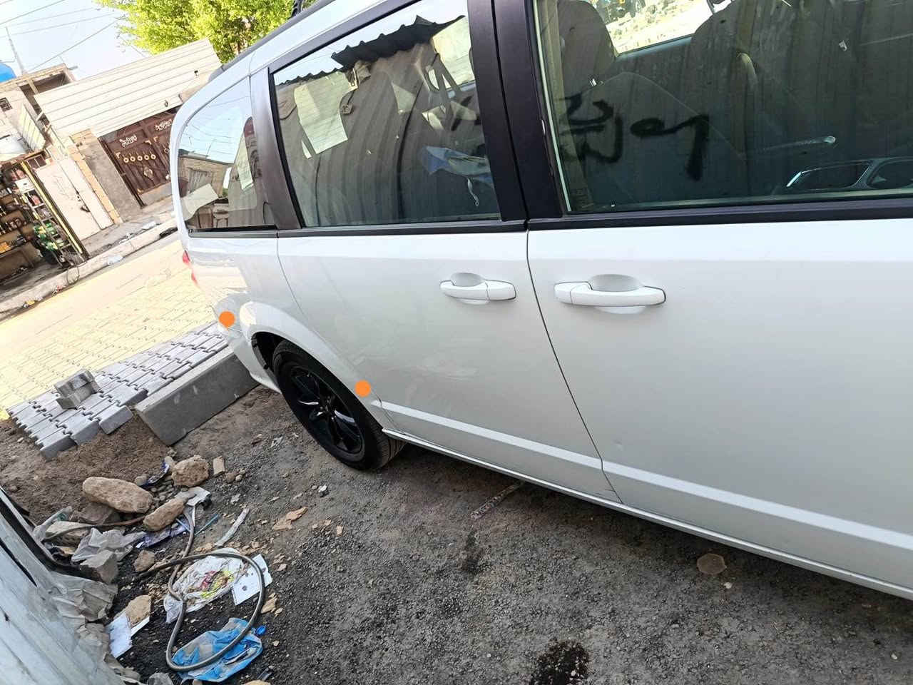 السلام عليكم دوج كرفان للبيع المستعجل سياره كامله مابيهه اي نقص الضرر جاملغات امامية سرقة سرقة 
ونضربت هناا بالعراق الباب عكس السايق والبنيد بي شويه صبغ سونارها موجود السياره خير من الله كير مكينه تبريد مكفول الشراي يدخل عليهه والبي مجاال تشلع عيوني السعر 168 للأستفسار الاتصال ع الرقم *********** بغداد, العراق
