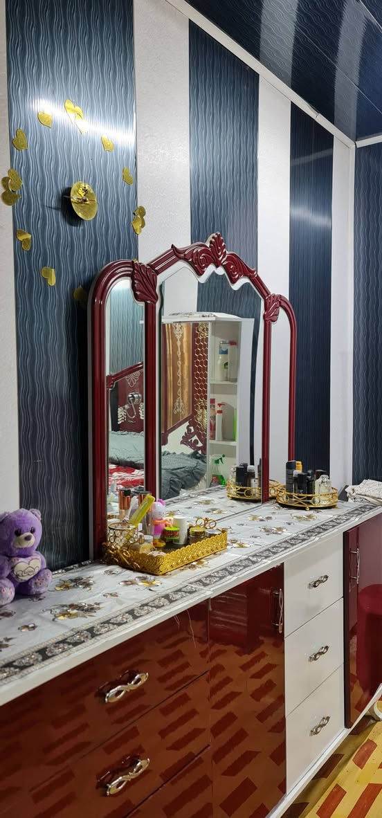 غرفه نظيفه استعمال قليل جدا السعر ٦٥٠و بيه مجال
لتواصل على الرقم ***********
