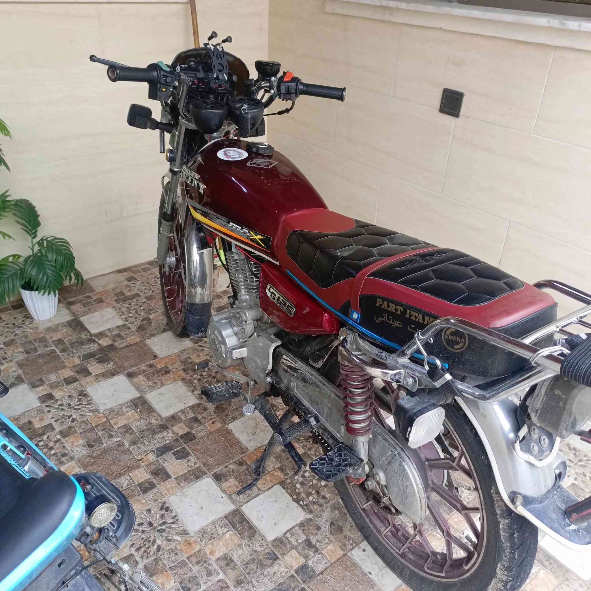 دراجه سافين هونزدة مكينه كبس مكينه 200 نضيفه للبيع السعر 700 وبيها مجال
رقم الهاتف ***********
