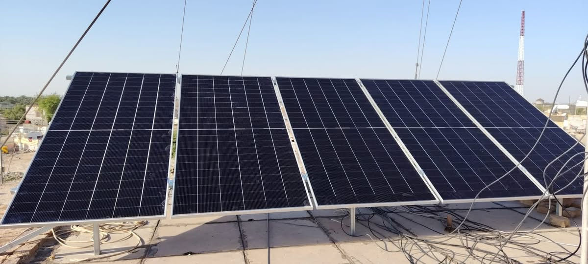 مستمرين بتجهيز منضومات الطاقه الشمسيه🌞 للحصول على (طاقه نضيفه وبيئه نضيفه 🌈🌿) 

تم تجهيز  منزل بمنضومه طاقه شمسيه ⚡⚡
👇👇👇
بمقدار 5A نهاري +5A ليلي لمده 4ساعات 🌠
بالاعتماد على 
1- انفيرتر4kw من ماركه فلستي ضمان سنه
2-بطاريه5kw من ماركه فلستي ضمان 5سنه
3-الواح ماركه لونجي himo x7 ضمان 20سنه
للحجز و الاستفسار التواصل واتساب 
قسم الصيانة / ***********
قسم المبيعات/ ***********
