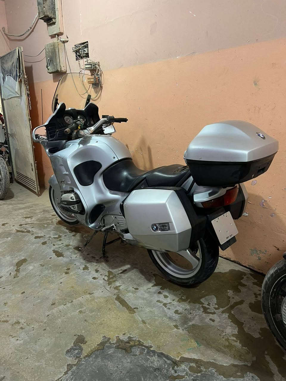 للبيع bmw r1100rt 
جام كهرباء 
جنط ابلاديه دراجه ماشيه 39 الف 
كير مكينه كهرباء مكفوله مكاني سامراء 
دراجه بدون رقم بدون كمرك 
***********
السعر 20 بيهه مجال بصيط
