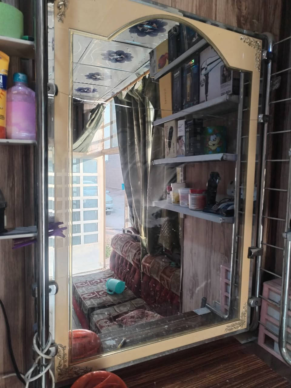 مرايات للبيع وحدة منهن بيه فطر
مكان نجف الرضوية
السعر 80 وبيهن مجال
***********
