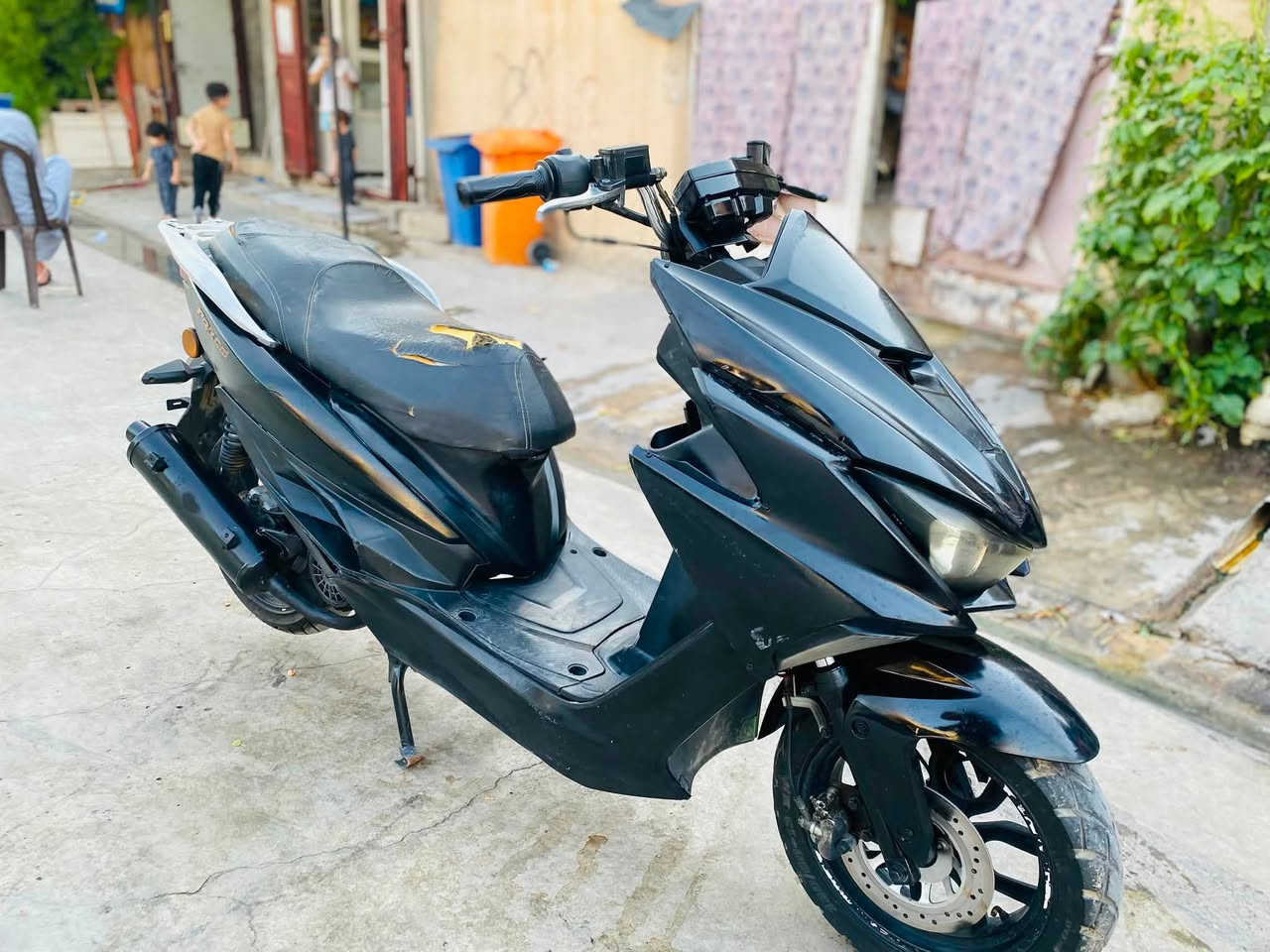 من رخصت الادمن سلام عليكم 
دراجه فوريس للبيع محرك150cc
دراجه كلها بلاديه كهربائيات كامل شغال بيها دكمه رماش تشغيل عند بعد بلادي مو تحوير الدراجه تاخذها بالشرط شلعه ومعدل شرط نفرين تقبط110 وللعلم كلجات جديده ترايك للبصره ربع متصرف عليها السعر550بي مجال قليل***********ممتواجد فيس فقط اتصال واتساب
