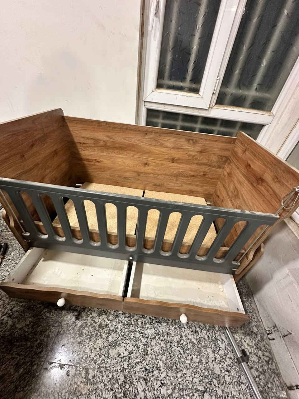 سرير اطفال تركي مع نظام هزاز كاروك
استعمال اقل ٥ اشهر
نظيف جداً
١٢٠ سم *٧٠ سم
الجديد سعره ٢٢٥ الف
هذا سعره ١٢٥ وبي مجال


**إذا كنت صاحب هذا الإعلان وتريد حذفه لأي سبب، رجاءا أرسل رسالة إلى الدعم الفني**