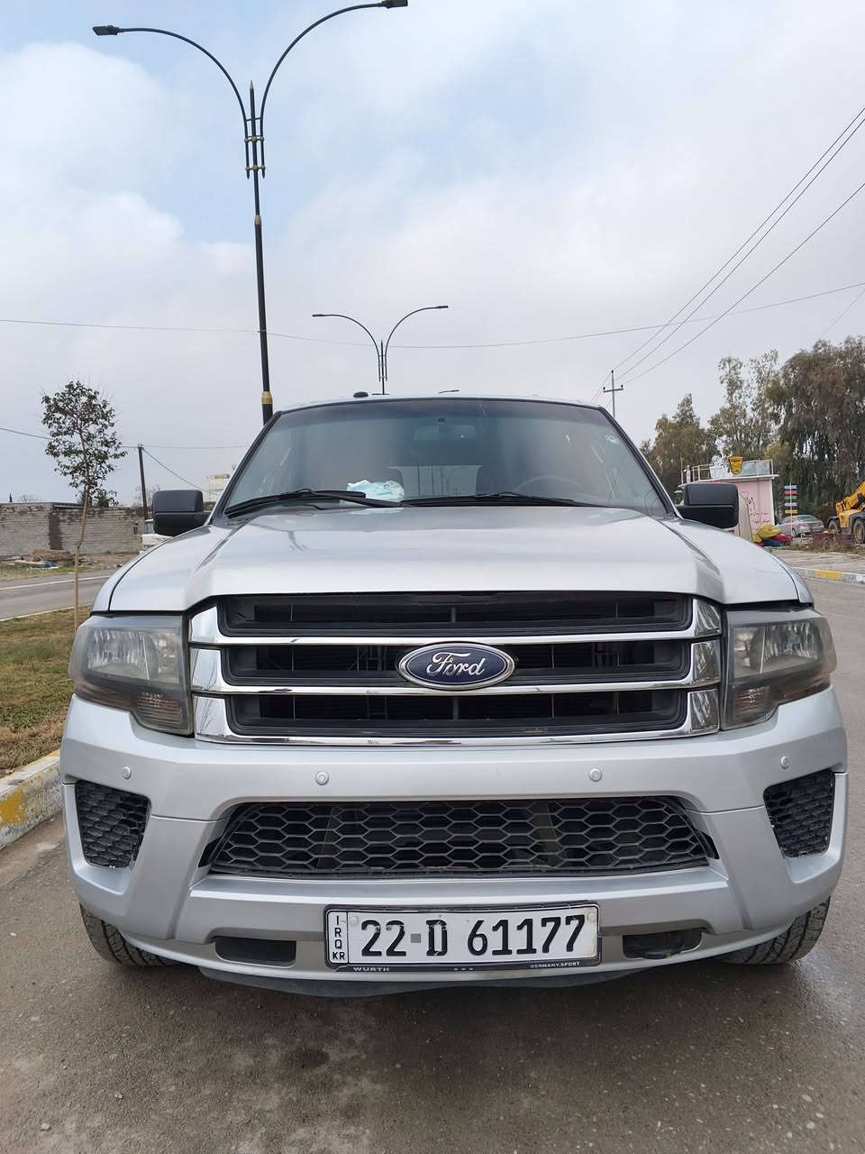 Ford expedition 2017 El XLT
فورد اكسبيديشن موديل 2017 رقم اربيل وارد امريكي -شاصي طويل المرغوب
-مواصفات: ١٢٠ مايل ماشية 
-دفع رباعي اربع مودات 2H 4H 4L 4A 4*4
-لايت زينون بلادي 
-كير عادي و اوتوماتيكي ٦ سرعات 
-محرك ٣.٥ توين تيربو
-عدد الركاب ٨
-تبريد مركزي للصندوق 
-تحكم في تبريد و تدفئة في صف الثاني 
-كاميرا خلفية 
-رادارات امامية و خلفية 
-صندوق جك زجاج خلفي جك كشنات يدوي صعود و نزول
-فتح صندوق من خلال السويج
-كود الباب 
-اوتو باركينك كراج تلقائي
-كيج الكتروني + مؤشر عادي شاشة الكترونية 
-سيرفس كامل للسوائل قبل شهر هيدروليك و محرك
-فتح جامات الجانبي صف الثالث كهربائي
-مانع الضباب للجام الامامي وخلفي 
-تبريد متوسط و AC و عالي Max AC 
-مجموعة مودات تدفئة 
-دوسة كهربائية ستيرن كهربائي 
-ثلاجة في الوسط 
-منافذ طاقة ١٢ فولت امامي وسط و خلفي 
تحكم في المسجل في صف الثاني والمودات 
-سايد بريك دوسة 
-تحكمات ستيرن تسجيل مكالمة تحديد سرعة تعلي و -نصي صوت كامل 
-التحكم في مراية جانبية 
-زر مانع الانزلاق
-زر نزول في الرتفعات
-رفع و خفض نسبة الوضوء دشبول 
-واماكن الخزن لا تعد ولاتحصي 
-جام الصف الثاني اسود موجودة مع السيارة

بالنسبة للضرر السيارة عدها ثلاث قطع بدون دواخل جاملغ امامي والبنيد و باب الصدر كير والمحرك والحدادية بشرط 
الهزة والسنوية بارحة جددتها لحد 2031 والسيارة باسمي
رقم اربيل انكليزي 
رقم صاحب السيارة 
*********** + واتس
*********** 
السعر 180 ورقة بيع سريع
