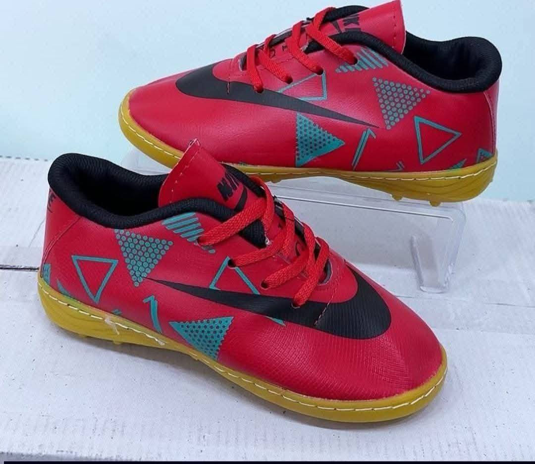 #توقر -الان
الحذاء الرياضي الصلي لمخيط
مخييط من داخل وخارج 

سعر القطعه 15الف 
قطعتين 25الف 
ثلاث قطع 35الف 
توصيل جميع المحافظات مجانا مجانا مجانا 🚗🚗🚗 
للحجز والاستفسار واتساب فقط 
***********
,***********
#وكاله معرض وازياء الملكه
