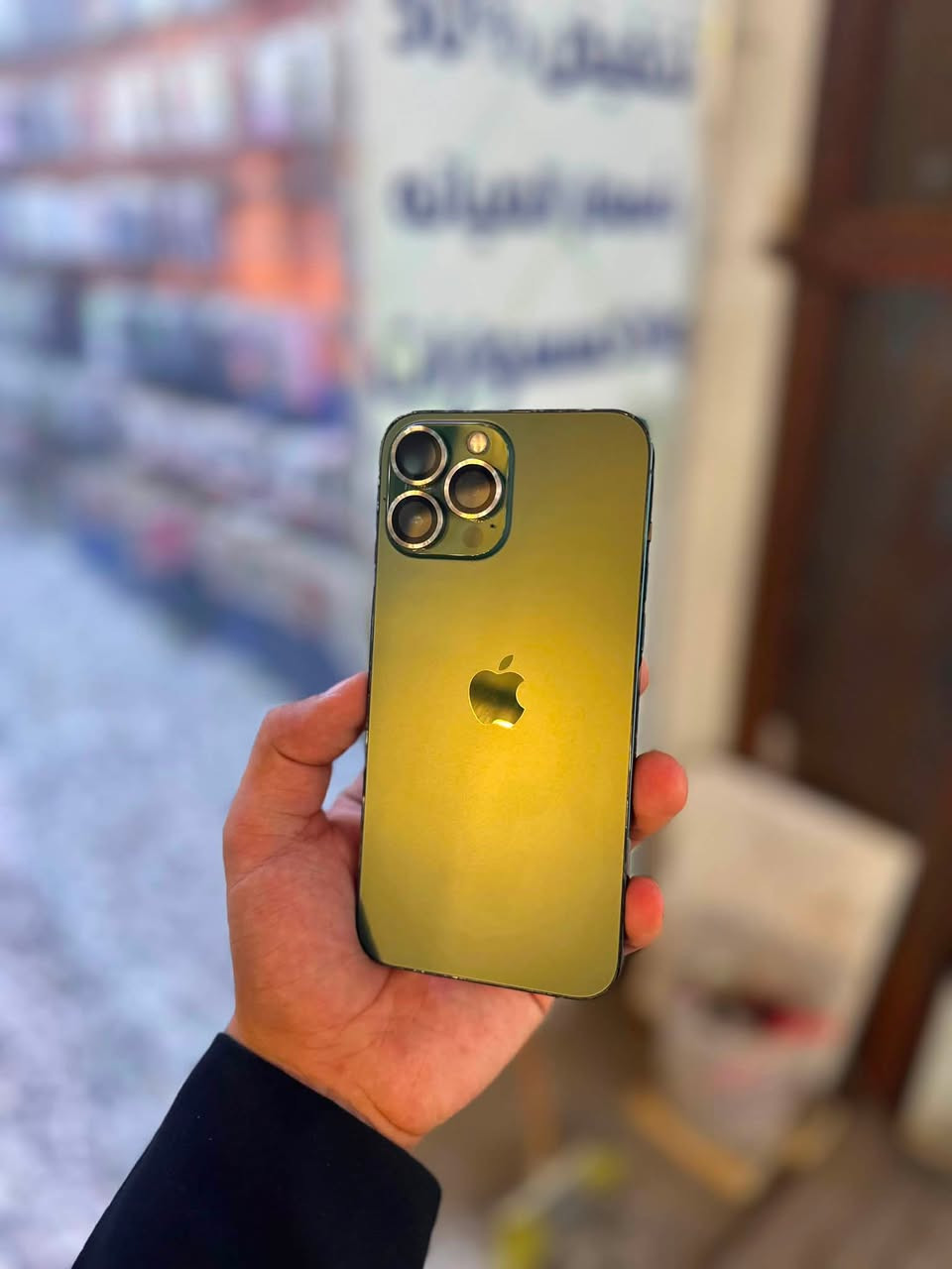 13 برو ماكس
ذاكره 256 
بطاريه 86 بلادي 
جهاز نضيف للاخير 
مبدل بي كاميرا اصليه بس لباقي كله مكفول و ضمان 
سعره 615 بي حك جيه 
مكاني نجف حي العسكري تقاطع الهنديه 
***********
