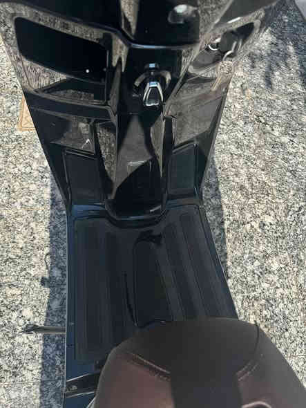 🚨 للبيع دراجة شحن كهربائية - شبه جديدة 🚨
💰 السعر: 1,000,000 مليون دينار عراقي – وبيه مجال

🔋 المواصفات:
• بطارية قوية 36 أمبير – 6 بطاريات
• ماشي فقط 2600 كيلو—جديدة بعده
• شحن كامل يكفي 3 أيام، وإذا طلعاتك قليلة يوصل 4–5 أيام
• شاحنة أصلية
• 3 نمر كير + مثبّت سرعة
• دشبول رقمي نوعية BM
• بلوتوث + سماعة + هورن صوتين
• إشاري دبل + لايت لد قوي عالي/واطي
• جنطة كبيرة لخزن الاحتياجات
• ستاند صفح وعدل
• لون رصاصي مميز
• ريمونت عدد 2 + مفتاح تشغيل عدد 2

✨ الدراجة كاملة ومكملة ومريحة جداً… جاهزة للاستخدام بدون صرف.

مكان الدراجه : صلاح الدين قضاء بلد 
السعر مليون وبيه للشراي ❤️
للاستفسار 
***********
